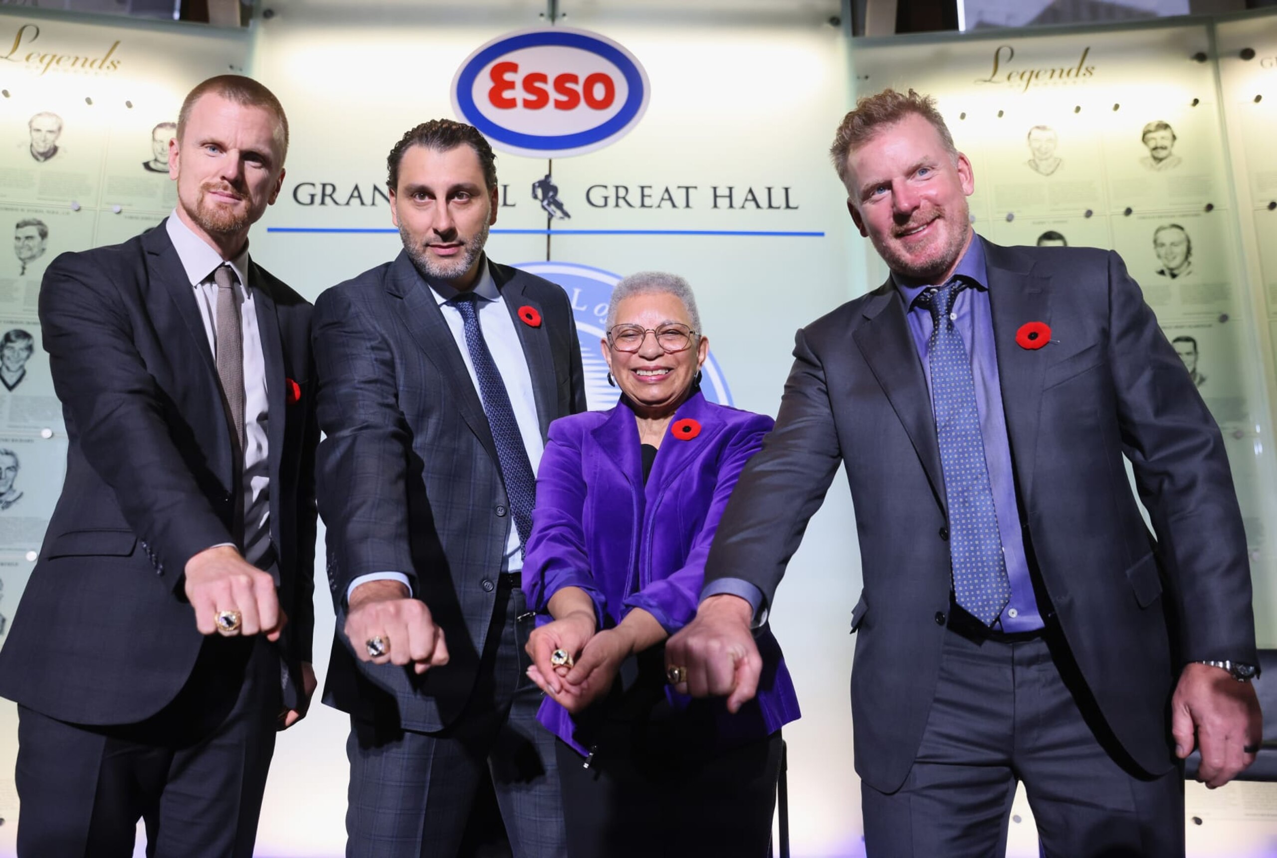 TORONTO, CANADA - NOVEMBER 11: (L-R) Daniel Sedin, Roberto Luongo, Bernice Carnegie (accepting for her deceased father Herb Carnegie) and Daniel Alfredsson attend a press opportunity for their Hall induction at the Hockey Hall Of Fame on November 11, 2022 in Toronto, Ontario, Canada. (Photo by Bruce Bennett/Getty Images) TORONTO, CANADA - NOVEMBER 11: (L-R) Daniel Sedin, Roberto Luongo, Bernice Carnegie (accepting for her deceased father Herb Carnegie) and Daniel Alfredsson attend a press opportunity for their Hall induction at the Hockey Hall Of Fame on November 11, 2022 in Toronto, Ontario, Canada. (Photo by Bruce Bennett/Getty Images)