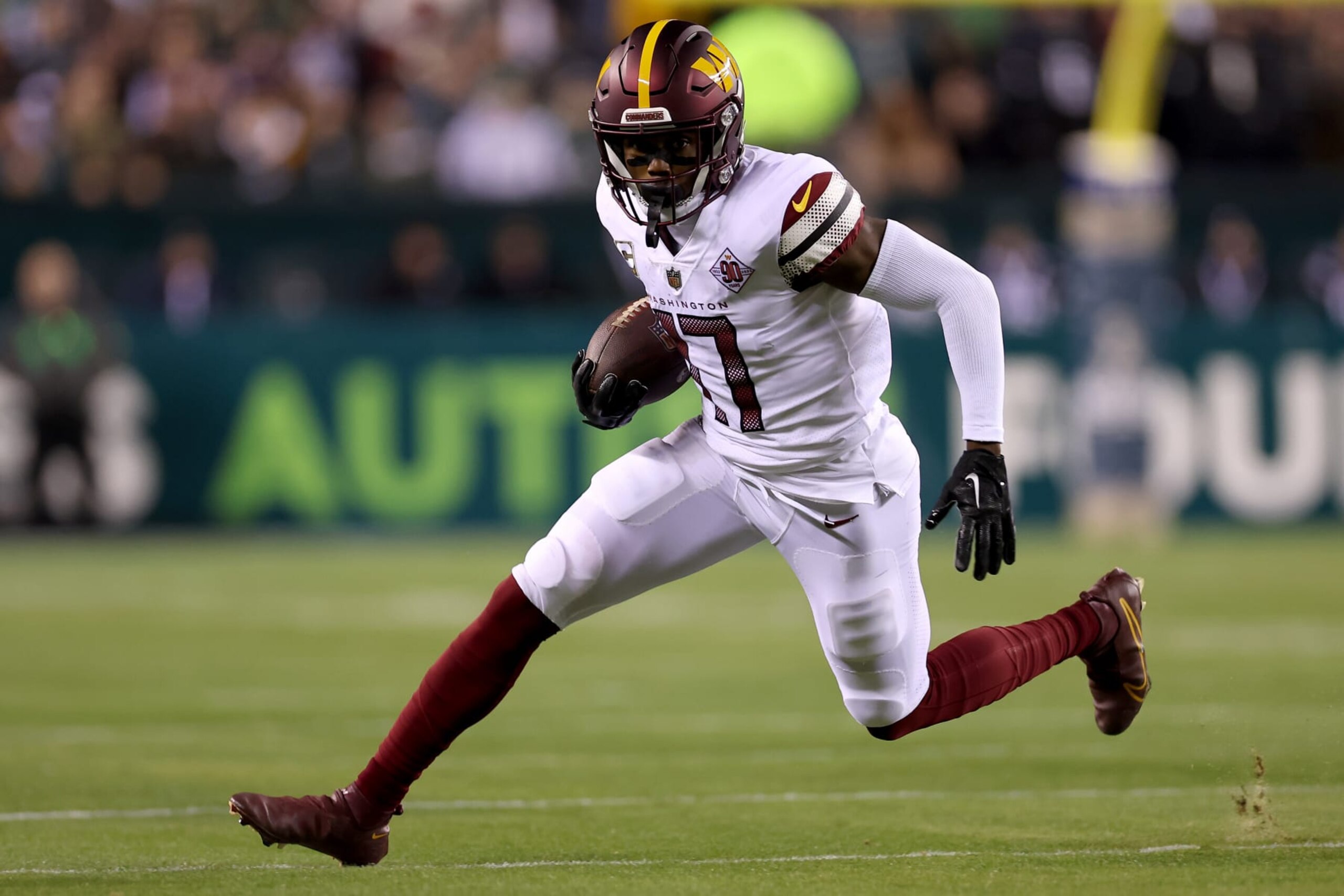 PHILADELPHIA, PENNSYLVANIA - NOVEMBER 14: Terry McLaurin #17 of the Washington Commanders runs with the ball after a catch against the Philadelphia Eagles during the first quarter in the game at Lincoln Financial Field on November 14, 2022 in Philadelphia, Pennsylvania. (Photo by Scott Taetsch/Getty Images)