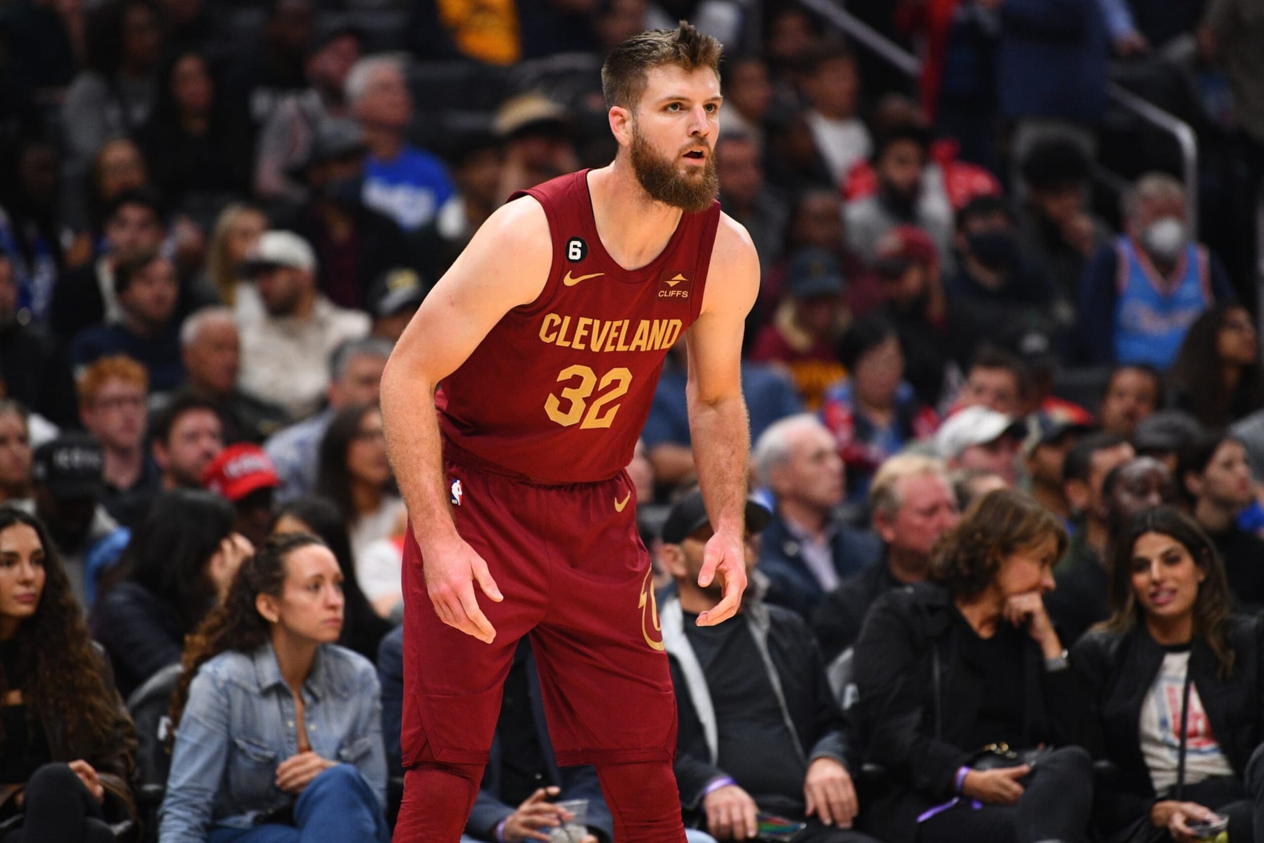 LOS ANGELES, CA - NOVEMBER 07: Cleveland Cavaliers Forward Dean Wade (32) looks on during a NBA game between the Cleveland Cavaliers and the Los Angeles Clippers on November 7, 2022 at Crypto.com Arena in Los Angeles, CA. (Photo by Brian Rothmuller/Icon Sportswire via Getty Images)