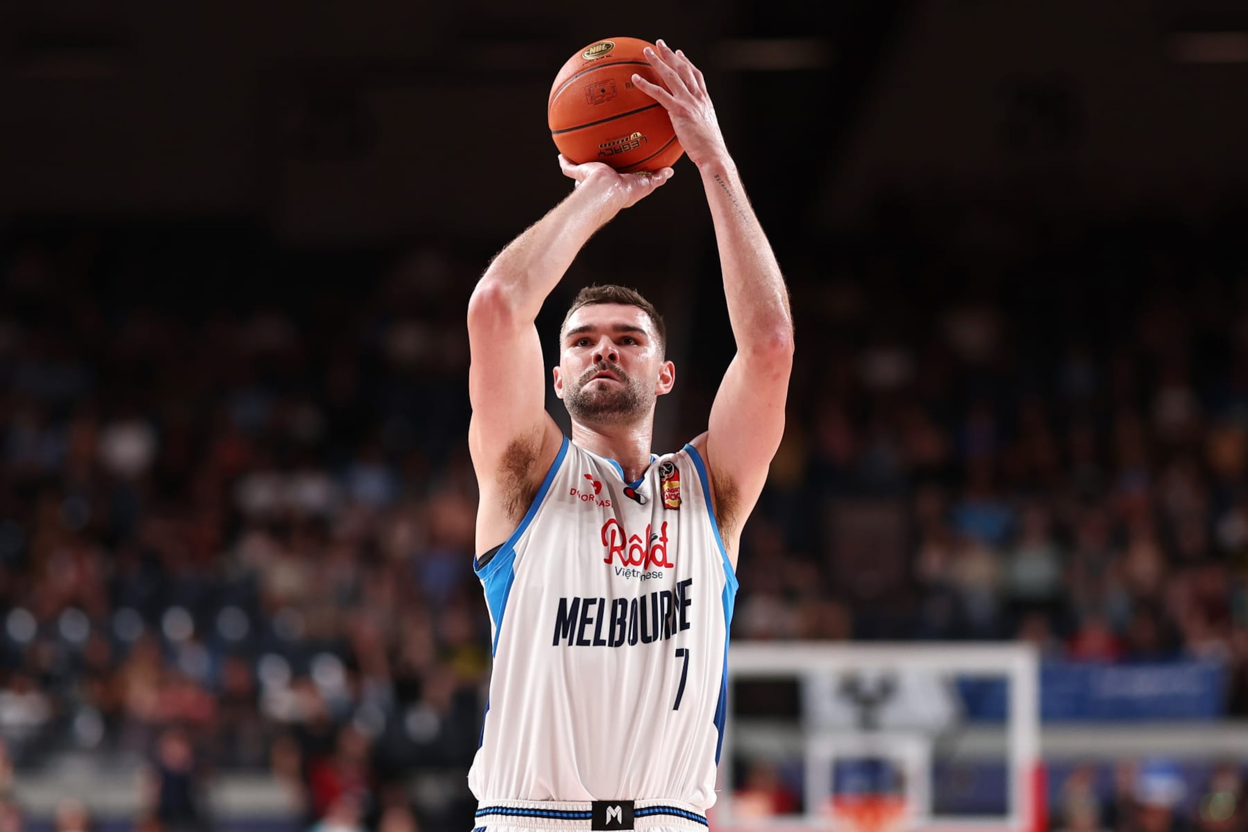 WOLLONGONG, AUSTRALIA - OCTOBER 29: Isaac Humphries of United shoots during the round five NBL match between Illawarra Hawks and Melbourne United at WIN Entertainment Centre, on October 29, 2022, in Wollongong, Australia. (Photo by Mark Metcalfe/Getty Images) WOLLONGONG, AUSTRALIA - OCTOBER 29: Isaac Humphries of United shoots during the round five NBL match between Illawarra Hawks and Melbourne United at WIN Entertainment Centre, on October 29, 2022, in Wollongong, Australia. (Photo by Mark Metcalfe/Getty Images)