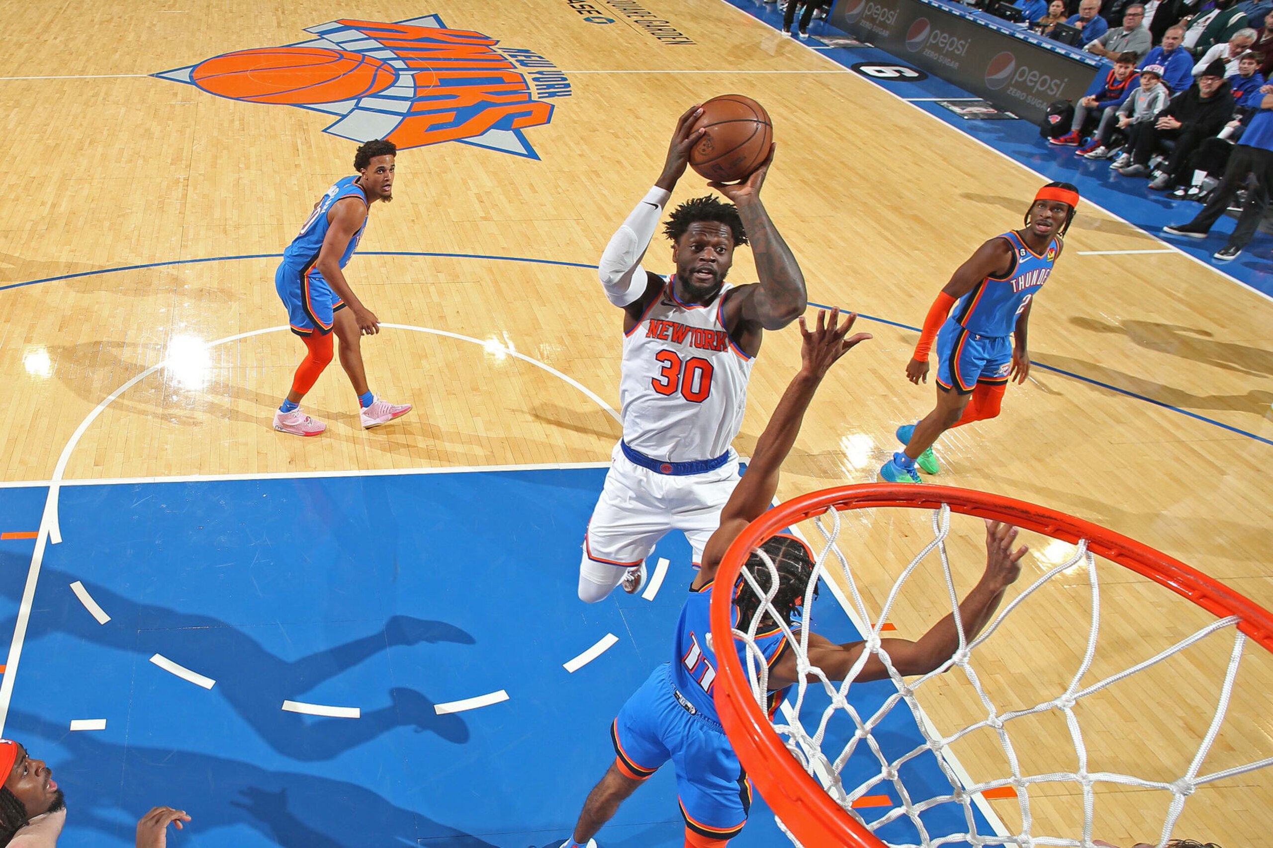 NEW YORK, NY - NOVEMBER 13: Julius Randle #30 of the New York Knicks drives to the basket against the Oklahoma City Thunder on November 13, 2022 at Madison Square Garden in New York City, New York.  NOTE TO USER: User expressly acknowledges and agrees that, by downloading and or using this photograph, User is consenting to the terms and conditions of the Getty Images License Agreement. Mandatory Copyright Notice: Copyright 2022 NBAE  (Photo by Nathaniel S. Butler/NBAE via Getty Images)