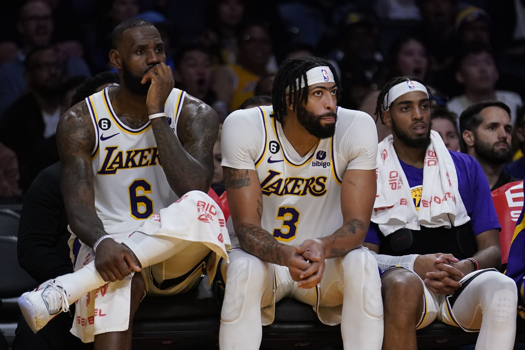 From left to right, Los Angeles Lakers forward LeBron James, forward Anthony Davis and forward Troy Brown Jr. sit on the bench in the closing minutes of a loss to the Cleveland Cavaliers in an NBA basketball game Sunday, Nov. 6, 2022, in Los Angeles. (AP Photo/Marcio Jose Sanchez)