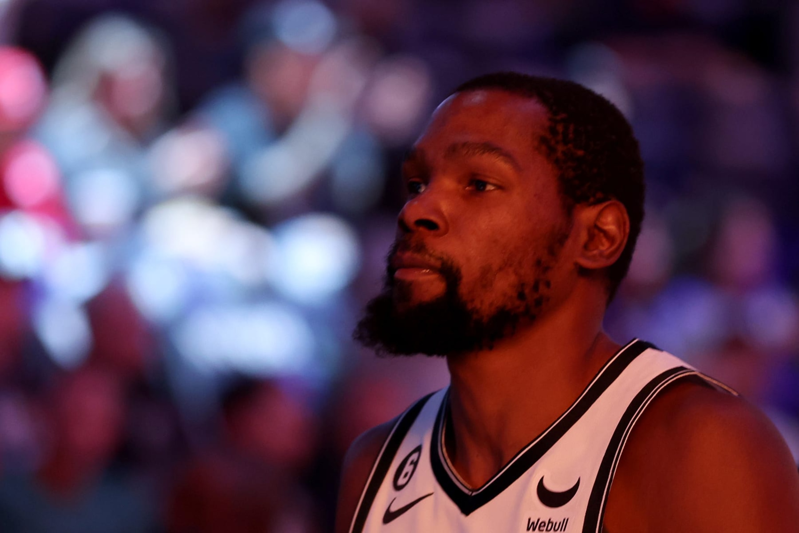 SACRAMENTO, CALIFORNIA - NOVEMBER 15: Kevin Durant #7 of the Brooklyn Nets stands on the court before their game against the Sacramento Kings at Golden 1 Center on November 15, 2022 in Sacramento, California. NOTE TO USER: User expressly acknowledges and agrees that, by downloading and or using this photograph, User is consenting to the terms and conditions of the Getty Images License Agreement. (Photo by Ezra Shaw/Getty Images) SACRAMENTO, CALIFORNIA - NOVEMBER 15: Kevin Durant #7 of the Brooklyn Nets stands on the court before their game against the Sacramento Kings at Golden 1 Center on November 15, 2022 in Sacramento, California. NOTE TO USER: User expressly acknowledges and agrees that, by downloading and or using this photograph, User is consenting to the terms and conditions of the Getty Images License Agreement. (Photo by Ezra Shaw/Getty Images)