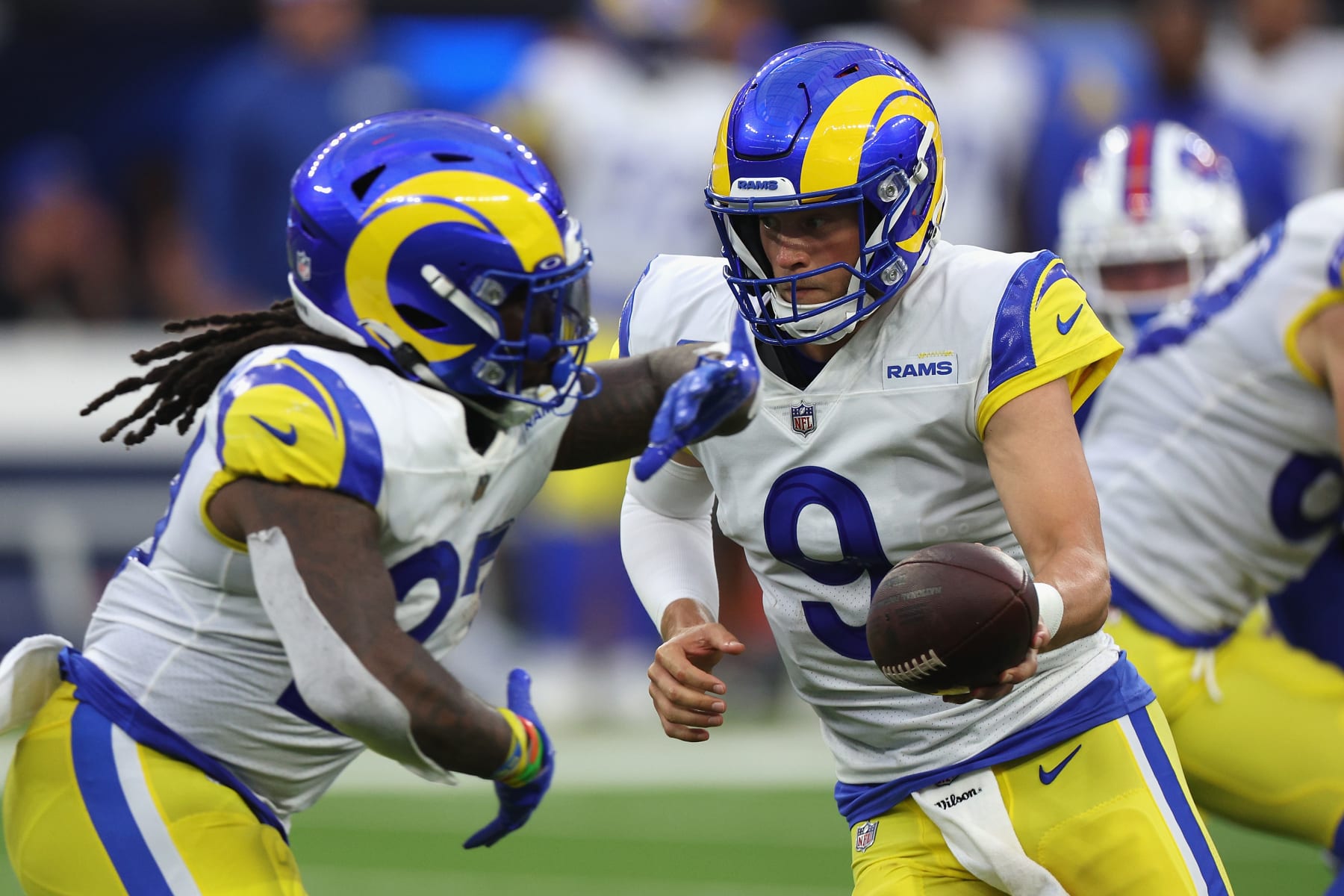 INGLEWOOD, CALIFORNIA - SEPTEMBER 08:  Quarterback Matthew Stafford #9 of the Los Angeles Rams hands off the football to running back Kyren Williams #23 during the second quarter of the NFL game against the Buffalo Bills at SoFi Stadium on September 08, 2022 in Inglewood, California. (Photo by Harry How/Getty Images)