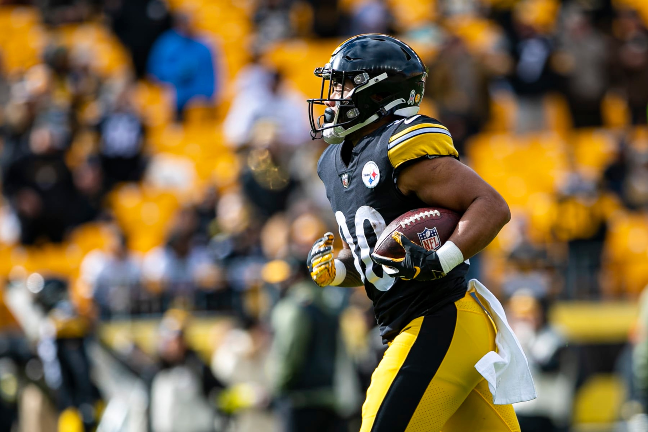 PITTSBURGH, PA - NOVEMBER 13: Pittsburgh Steelers running back Jaylen Warren (30) warms up before the national football league game between the New Orleans Saints and the Pittsburgh Steelers on November 13, 2022 at Acrisure Stadium in Pittsburgh, PA. (Photo by Mark Alberti/Icon Sportswire via Getty Images)