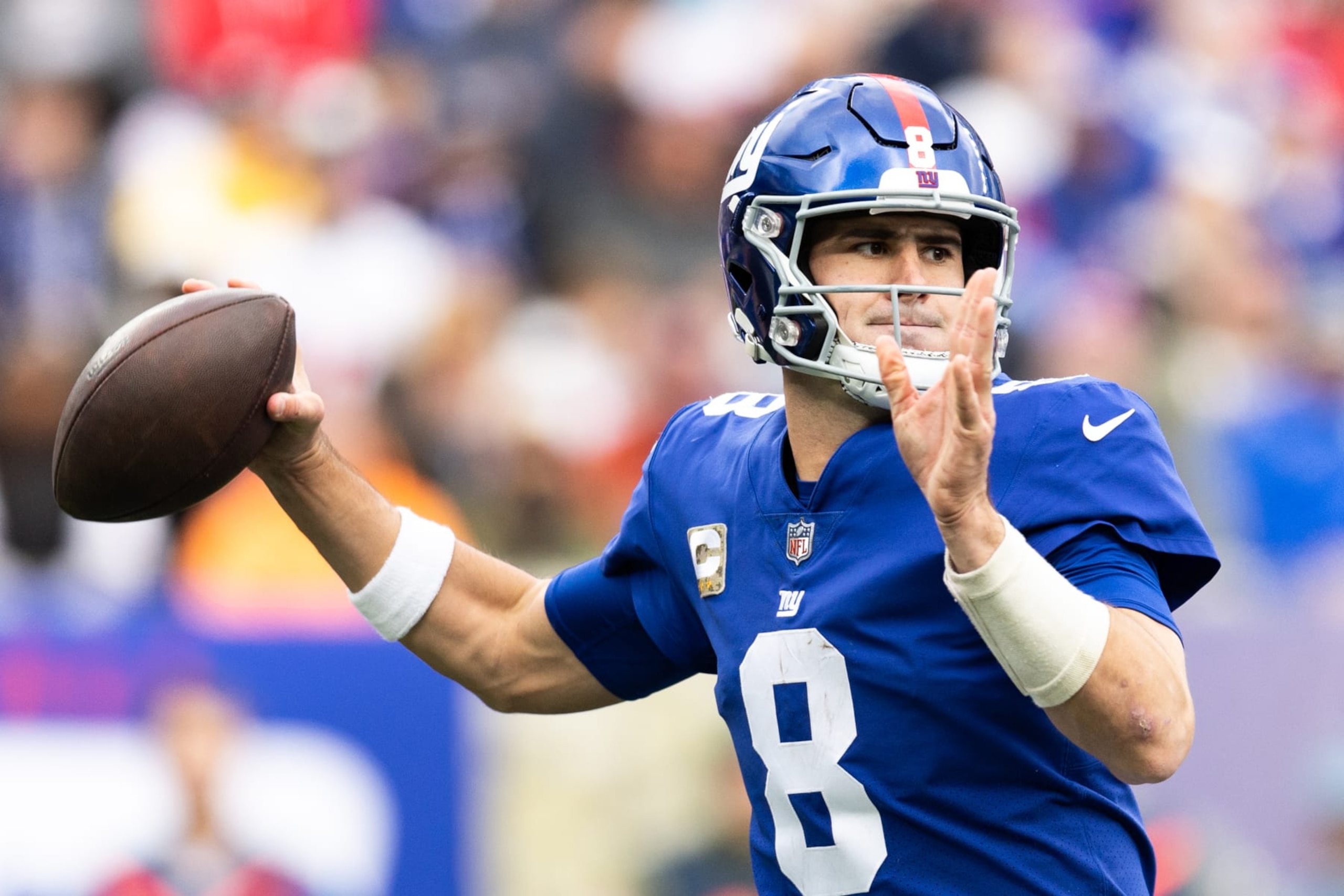 EAST RUTHERFORD, NEW JERSEY - NOVEMBER 13: Daniel Jones #8 of the New York Giants throws the ball during the second quarter of the game against the Houston Texans at MetLife Stadium on November 13, 2022 in East Rutherford, New Jersey. (Photo by Dustin Satloff/Getty Images)