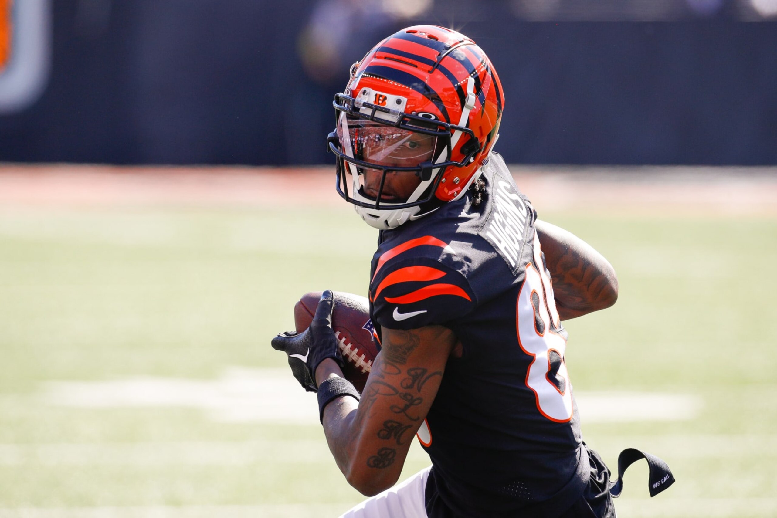 CINCINNATI, OH - OCTOBER 23: Cincinnati Bengals wide receiver Tee Higgins (85) carries the ball during the game against the Atlanta Falcons and the Cincinnati Bengals on October 23, 2022, at Paycor Stadium in Cincinnati, OH. (Photo by Ian Johnson/Icon Sportswire via Getty Images)