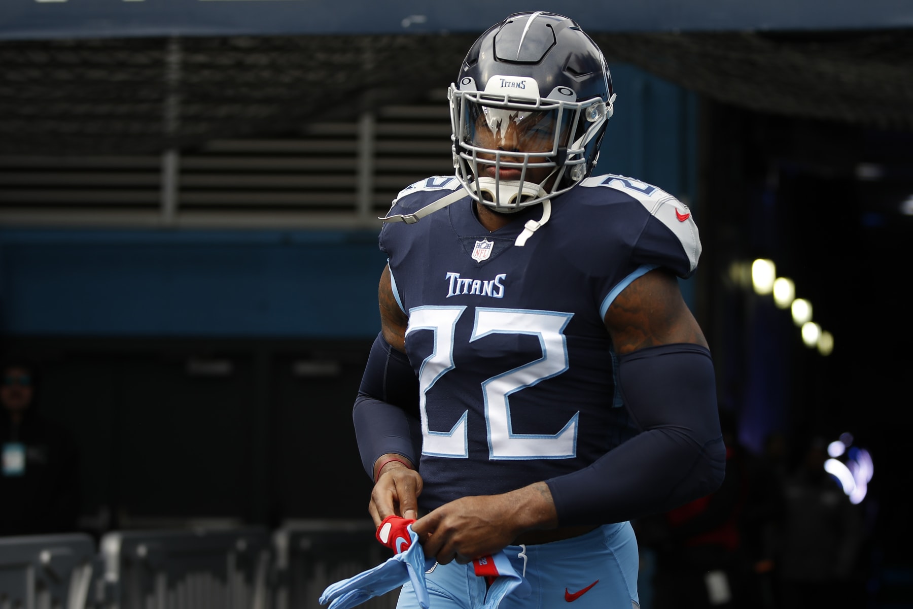 NASHVILLE, TENNESSEE - NOVEMBER 13: Derrick Henry #22 of the Tennessee Titans jogs onto the field before his game against the Denver Broncos at Nissan Stadium on November 13, 2022 in Nashville, Tennessee. (Photo by Silas Walker/Getty Images)