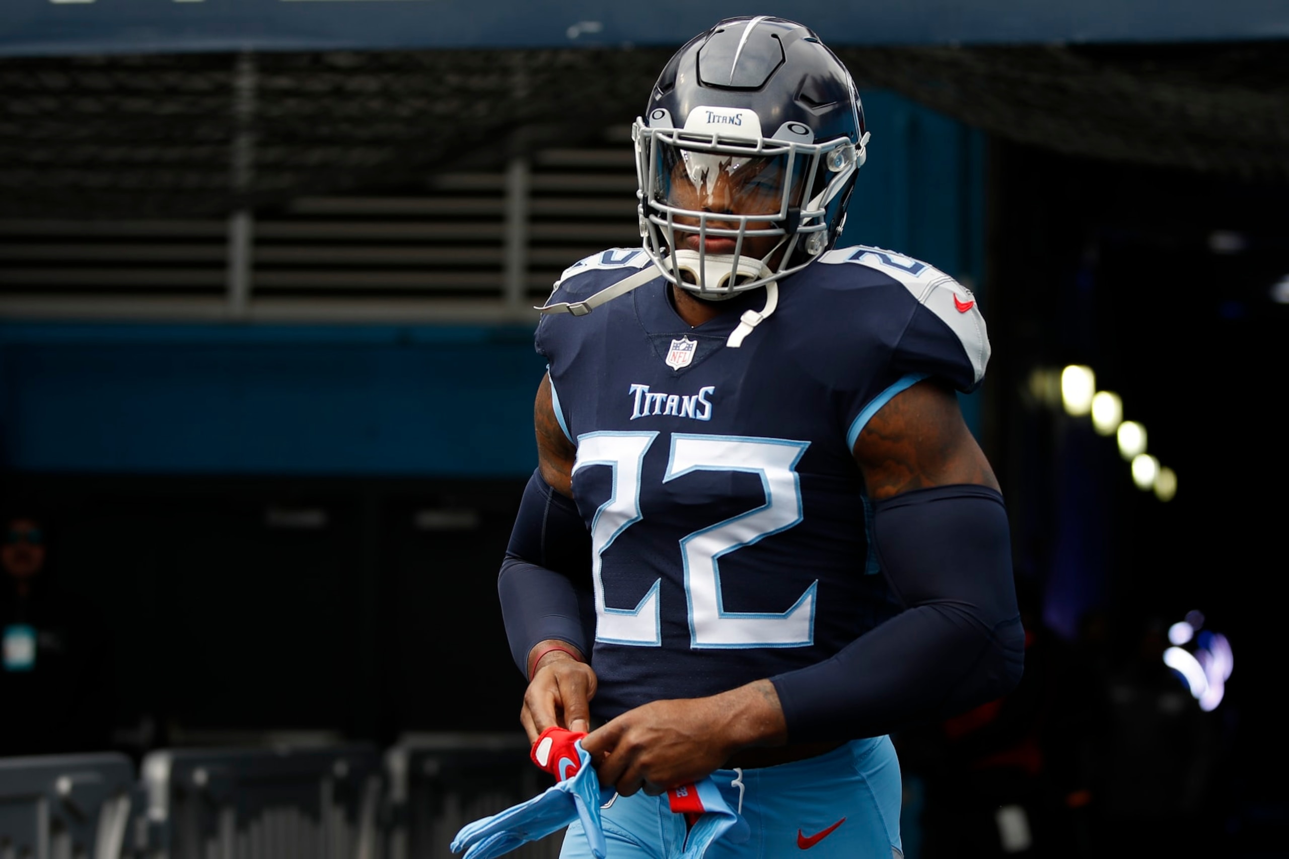 NASHVILLE, TENNESSEE - NOVEMBER 13: Derrick Henry #22 of the Tennessee Titans jogs onto the field before his game against the Denver Broncos at Nissan Stadium on November 13, 2022 in Nashville, Tennessee. (Photo by Silas Walker/Getty Images)