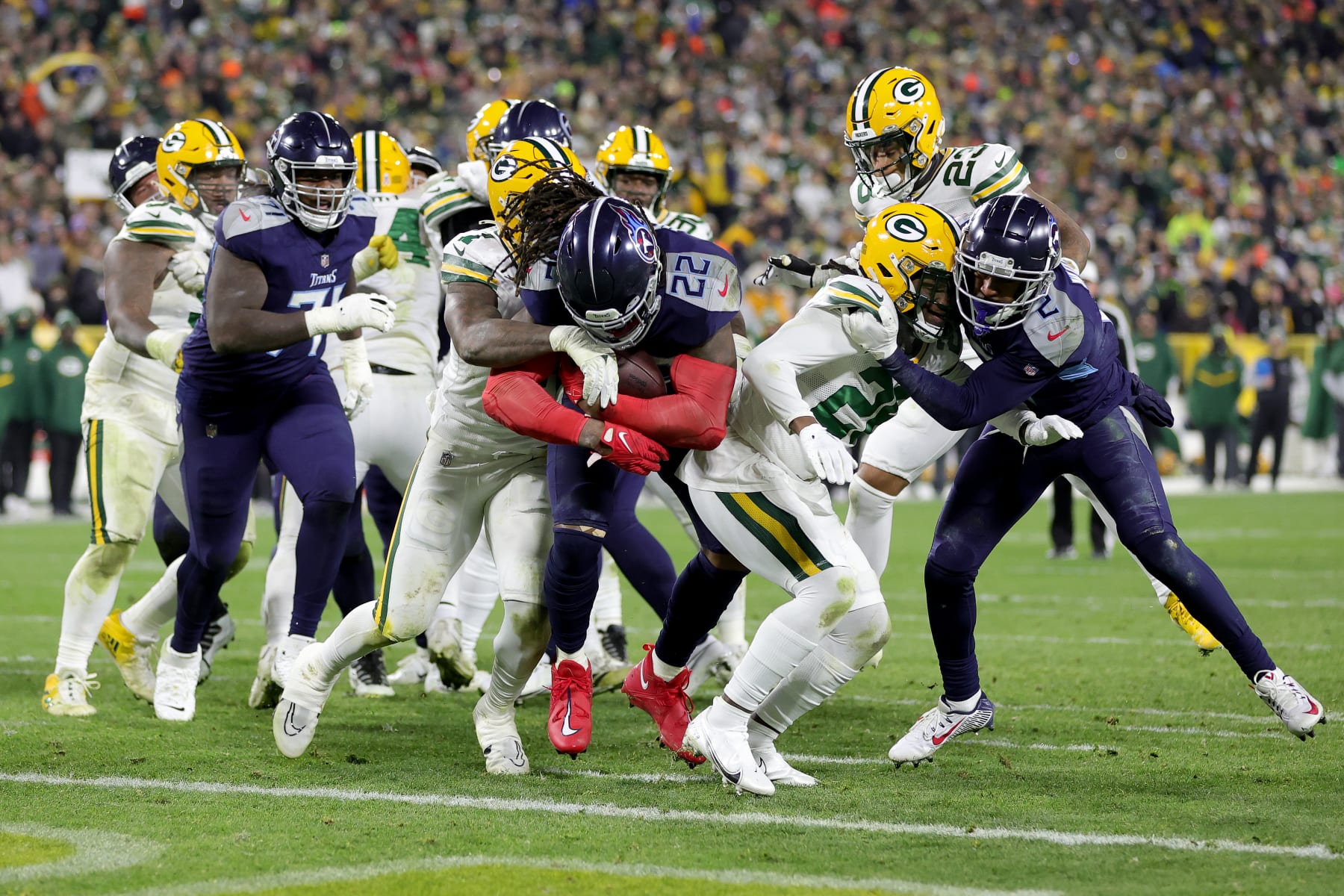 GREEN BAY, WISCONSIN - NOVEMBER 17: Derrick Henry #22 of the Tennessee Titans scores a touchdown against Quay Walker #7 of the Green Bay Packers during the second quarter in the game at Lambeau Field on November 17, 2022 in Green Bay, Wisconsin. (Photo by Stacy Revere/Getty Images)