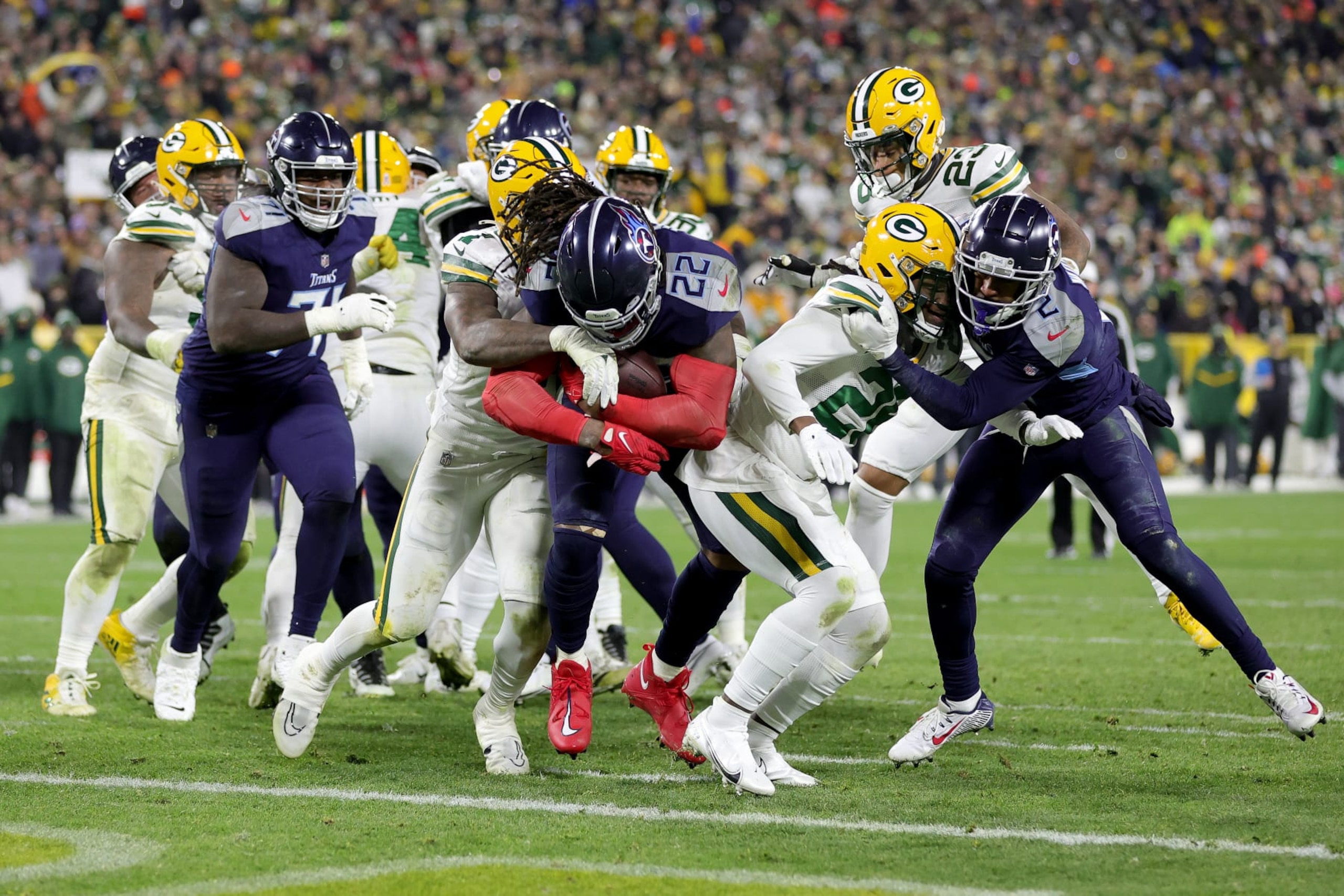 GREEN BAY, WISCONSIN - NOVEMBER 17: Derrick Henry #22 of the Tennessee Titans scores a touchdown against Quay Walker #7 of the Green Bay Packers during the second quarter in the game at Lambeau Field on November 17, 2022 in Green Bay, Wisconsin. (Photo by Stacy Revere/Getty Images)