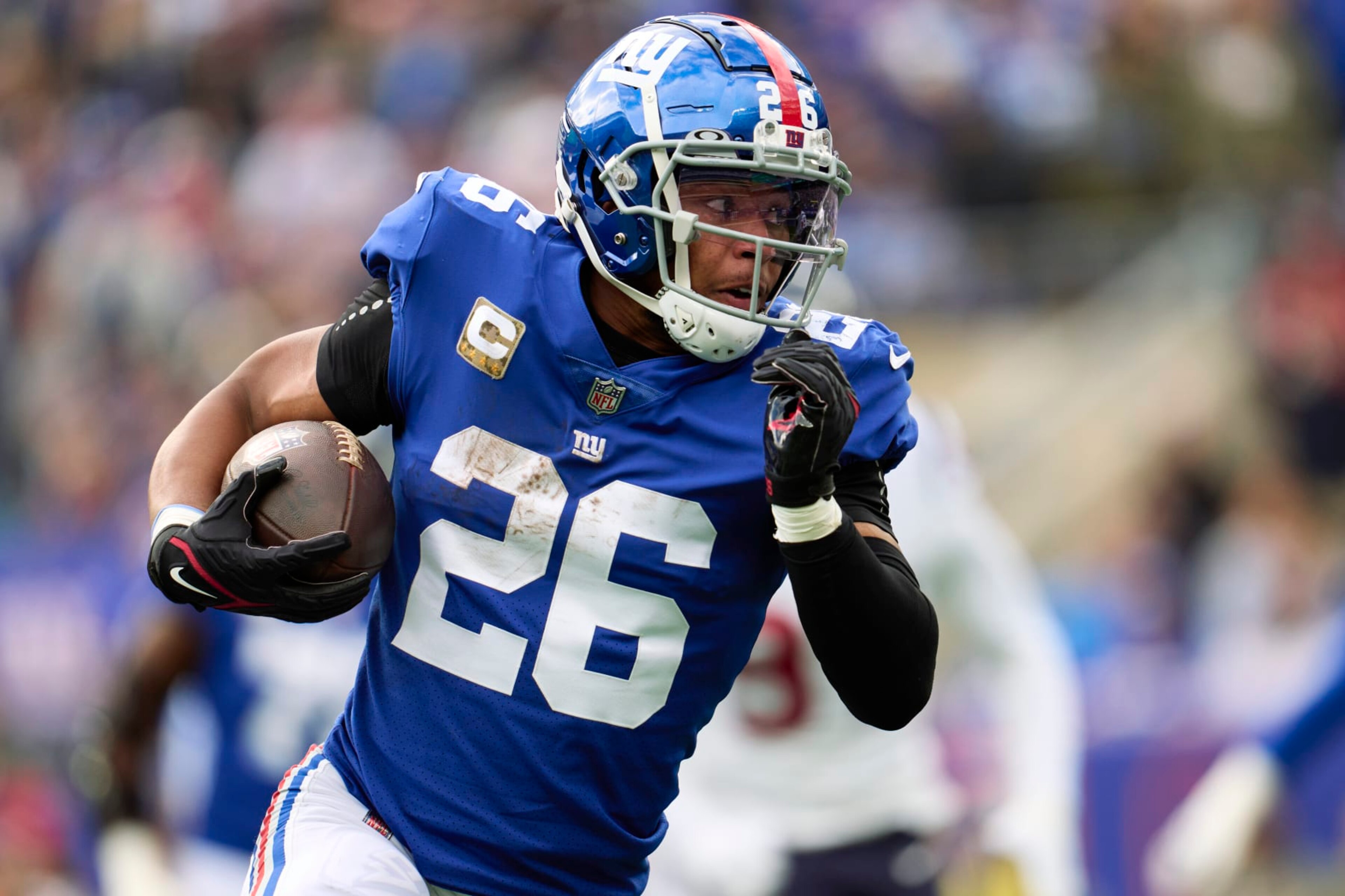 EAST RUTHERFORD, NJ - NOVEMBER 13: Saquon Barkley #26 of the New York Giants carries the ball against the Houston Texans during the first half at MetLife Stadium on November 13, 2022 in East Rutherford, New Jersey. (Photo by Cooper Neill/Getty Images) EAST RUTHERFORD, NJ - NOVEMBER 13: Saquon Barkley #26 of the New York Giants carries the ball against the Houston Texans during the first half at MetLife Stadium on November 13, 2022 in East Rutherford, New Jersey. (Photo by Cooper Neill/Getty Images)