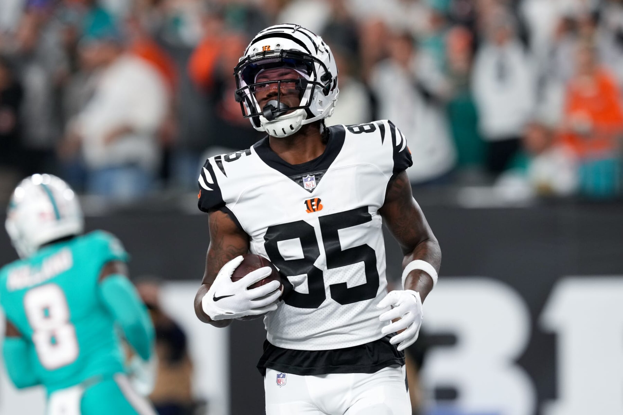 CINCINNATI, OHIO - SEPTEMBER 29: Tee Higgins #85 of the Cincinnati Bengals celebrates after scoring a touchdown in the second quarter against the Miami Dolphins at Paycor Stadium on September 29, 2022 in Cincinnati, Ohio. (Photo by Dylan Buell/Getty Images) CINCINNATI, OHIO - SEPTEMBER 29: Tee Higgins #85 of the Cincinnati Bengals celebrates after scoring a touchdown in the second quarter against the Miami Dolphins at Paycor Stadium on September 29, 2022 in Cincinnati, Ohio. (Photo by Dylan Buell/Getty Images)