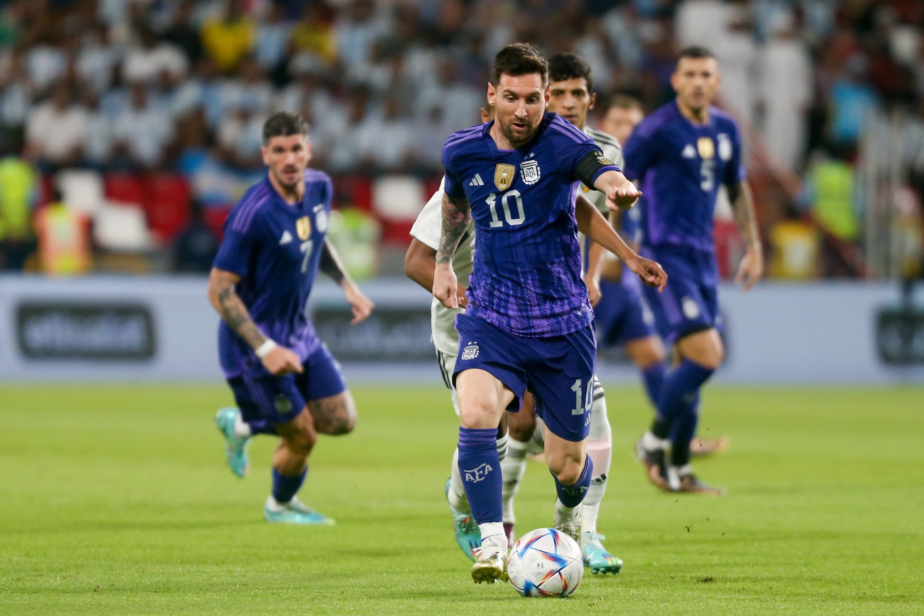 ABU DHABI, UNITED ARAB EMIRATES - NOVEMBER 16: Lionel Messi of Argentina in action during a friendly match between UAE and Argentina ahead of FIFA 2022 World Cup at Mohammed bin Zayed Stadium in Abu Dhabi, United Arab Emirates on November 16, 2022. (Photo by Waleed Zein/Anadolu Agency via Getty Images)