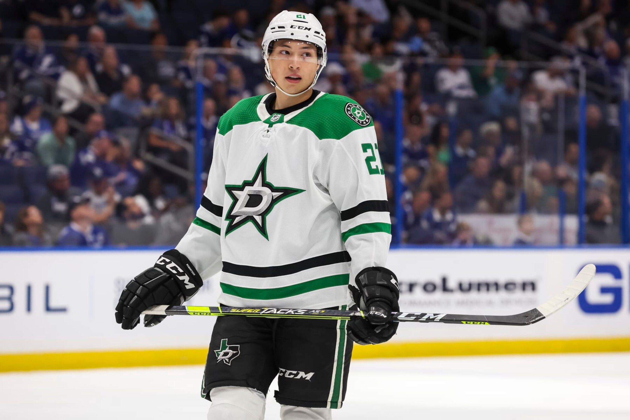 TAMPA, FL - NOVEMBER 15: Jason Robertson #21 of the Dallas Stars against the Tampa Bay Lightning during the first period at Amalie Arena on November 15, 2022 in Tampa, Florida. (Photo by Mark LoMoglio/NHLI via Getty Images)