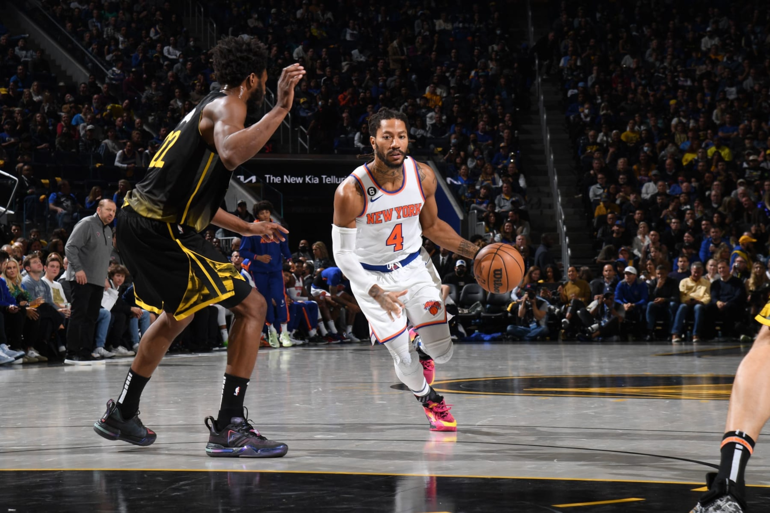 SAN FRANCISCO, CA - NOVEMBER 18: Derrick Rose #4 of the New York Knicks dribbles the ball during the game against the Golden State Warriors on November 18, 2022 at Chase Center in San Francisco, California. NOTE TO USER: User expressly acknowledges and agrees that, by downloading and or using this photograph, user is consenting to the terms and conditions of Getty Images License Agreement. Mandatory Copyright Notice: Copyright 2022 NBAE (Photo by Noah Graham/NBAE via Getty Images)