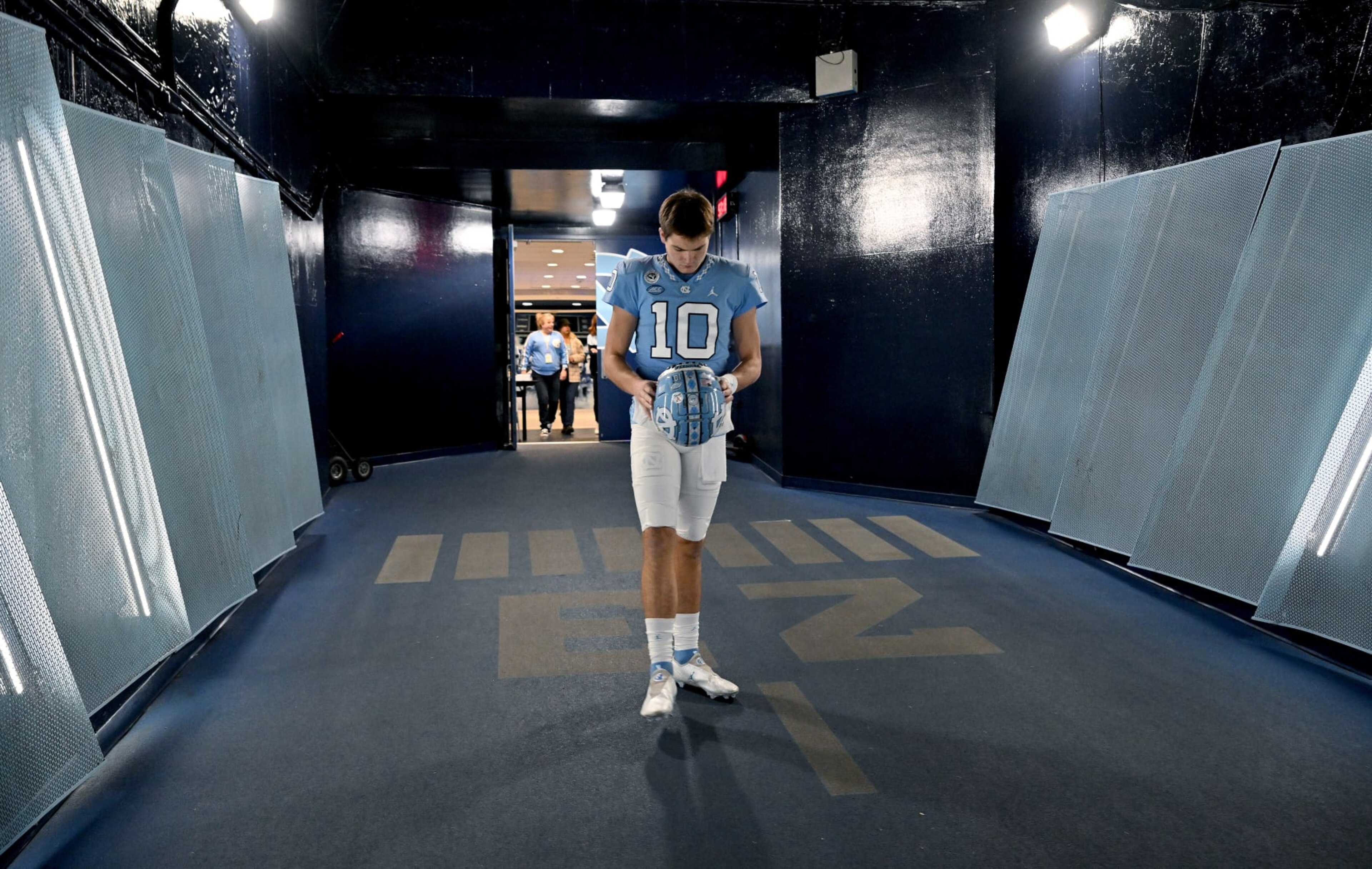 CHAPEL HILL, NORTH CAROLINA - NOVEMBER 19: Drake Maye #10 of the North Carolina Tar Heels prepares to tahe the field during their game against the Georgia Tech Yellow Jackets at Kenan Memorial Stadium on November 19, 2022 in Chapel Hill, North Carolina. (Photo by Grant Halverson/Getty Images) CHAPEL HILL, NORTH CAROLINA - NOVEMBER 19: Drake Maye #10 of the North Carolina Tar Heels prepares to tahe the field during their game against the Georgia Tech Yellow Jackets at Kenan Memorial Stadium on November 19, 2022 in Chapel Hill, North Carolina. (Photo by Grant Halverson/Getty Images)