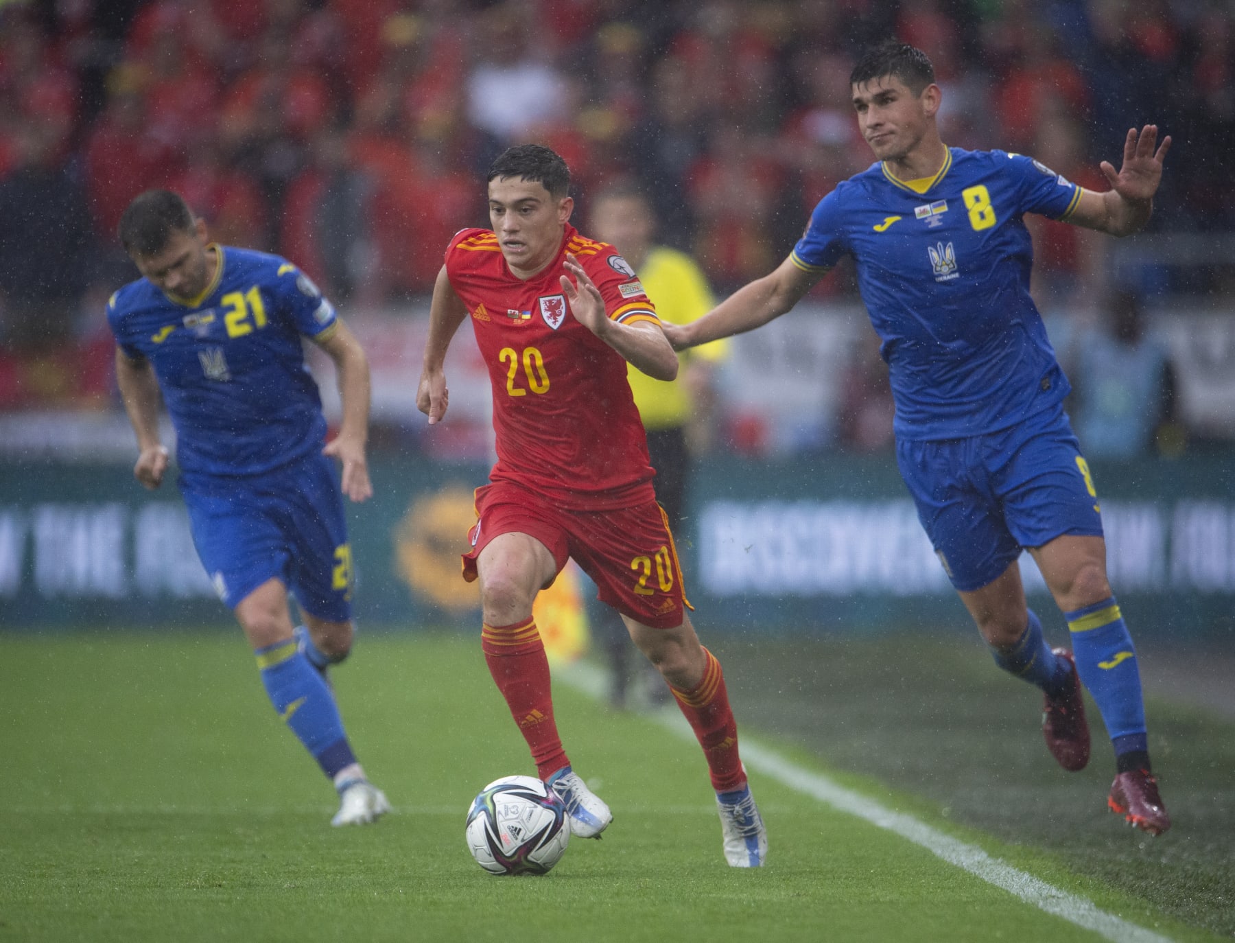 CARDIFF, WALES - JUNE 05: Daniel James of Wales with Oleksandr Karavaev and Ruslan Malinovskyi of Ukraine in action during the FIFA World Cup Qualifier between Wales and Ukraine at Cardiff City Stadium on June 05, 2022 in Cardiff, Wales. (Photo by Joe Prior/Visionhaus via Getty Images)