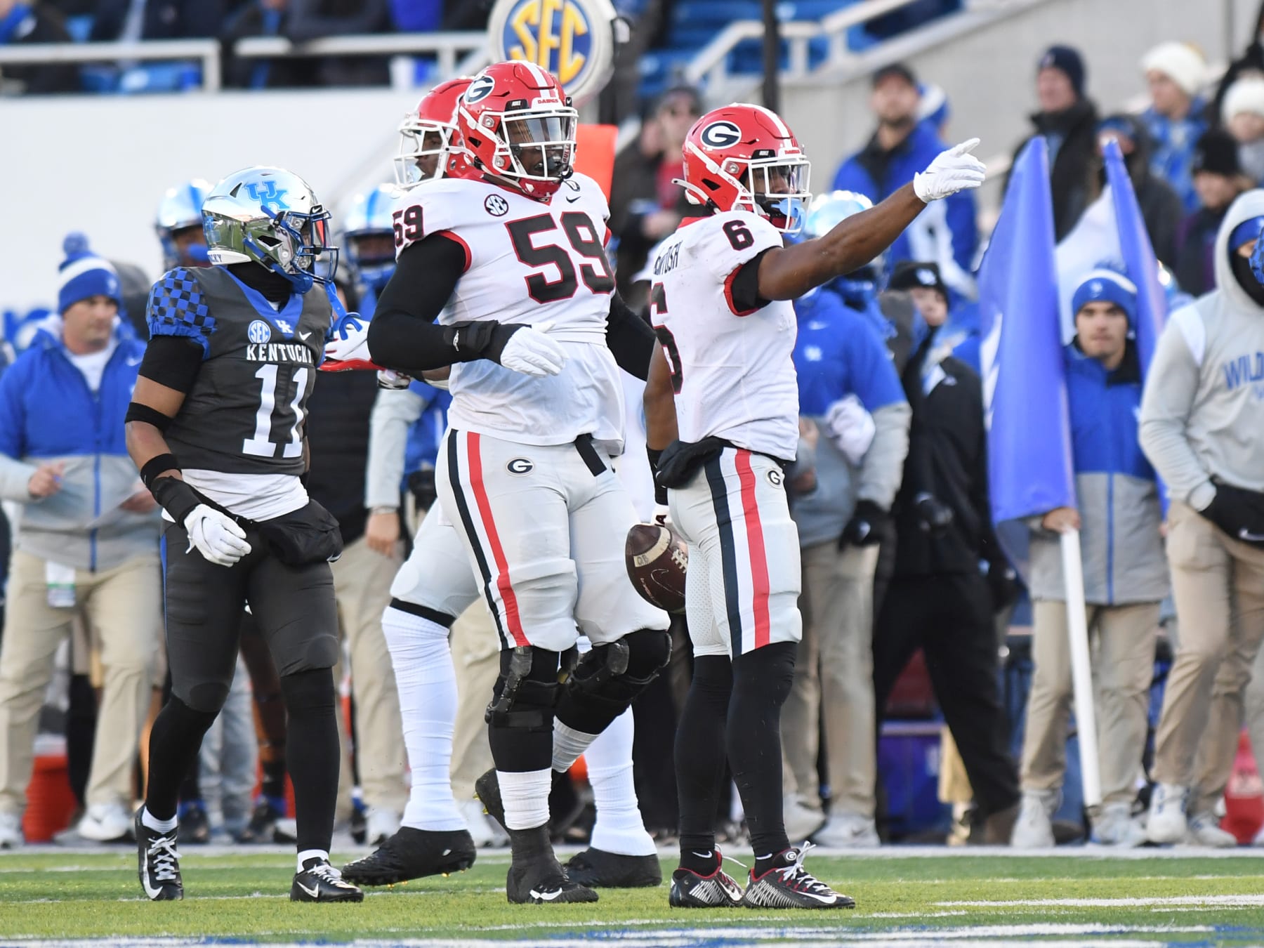 LEXINGTON, KY - NOVEMBER 19: Georgia Bulldogs Running Back Kenny McIntosh (6) signals a first down during the college football game between the Georgia Bulldogs and the Kentucky Wildcats on November 19, 2022, at Common Wealth Stadium in Lexington, KY. (Photo by Jeffrey Vest/Icon Sportswire via Getty Images)