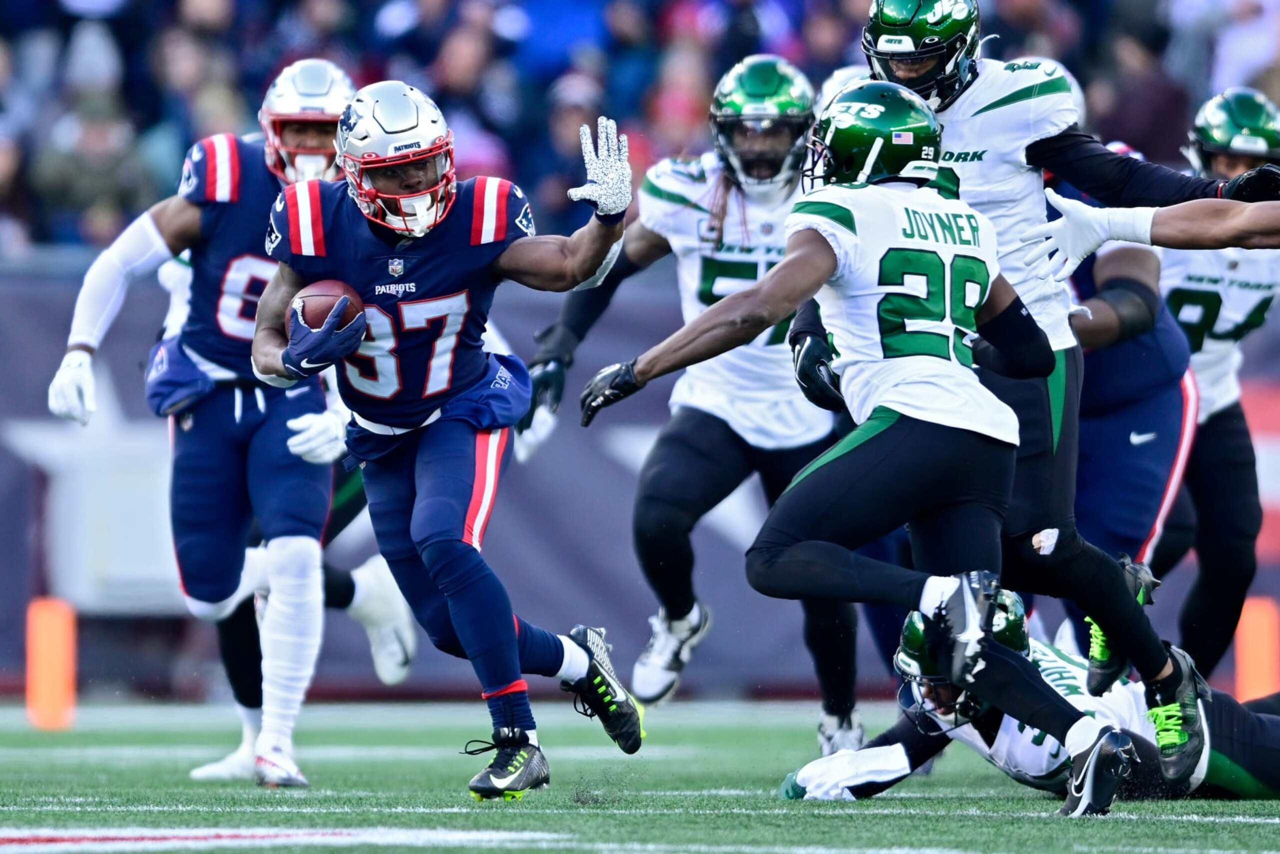 FOXBOROUGH, MASSACHUSETTS - NOVEMBER 20: Damien Harris #37 of the New England Patriots carries the ball against the New York Jets during the first quarter at Gillette Stadium on November 20, 2022 in Foxborough, Massachusetts. (Photo by Billie Weiss/Getty Images) FOXBOROUGH, MASSACHUSETTS - NOVEMBER 20: Damien Harris #37 of the New England Patriots carries the ball against the New York Jets during the first quarter at Gillette Stadium on November 20, 2022 in Foxborough, Massachusetts. (Photo by Billie Weiss/Getty Images)