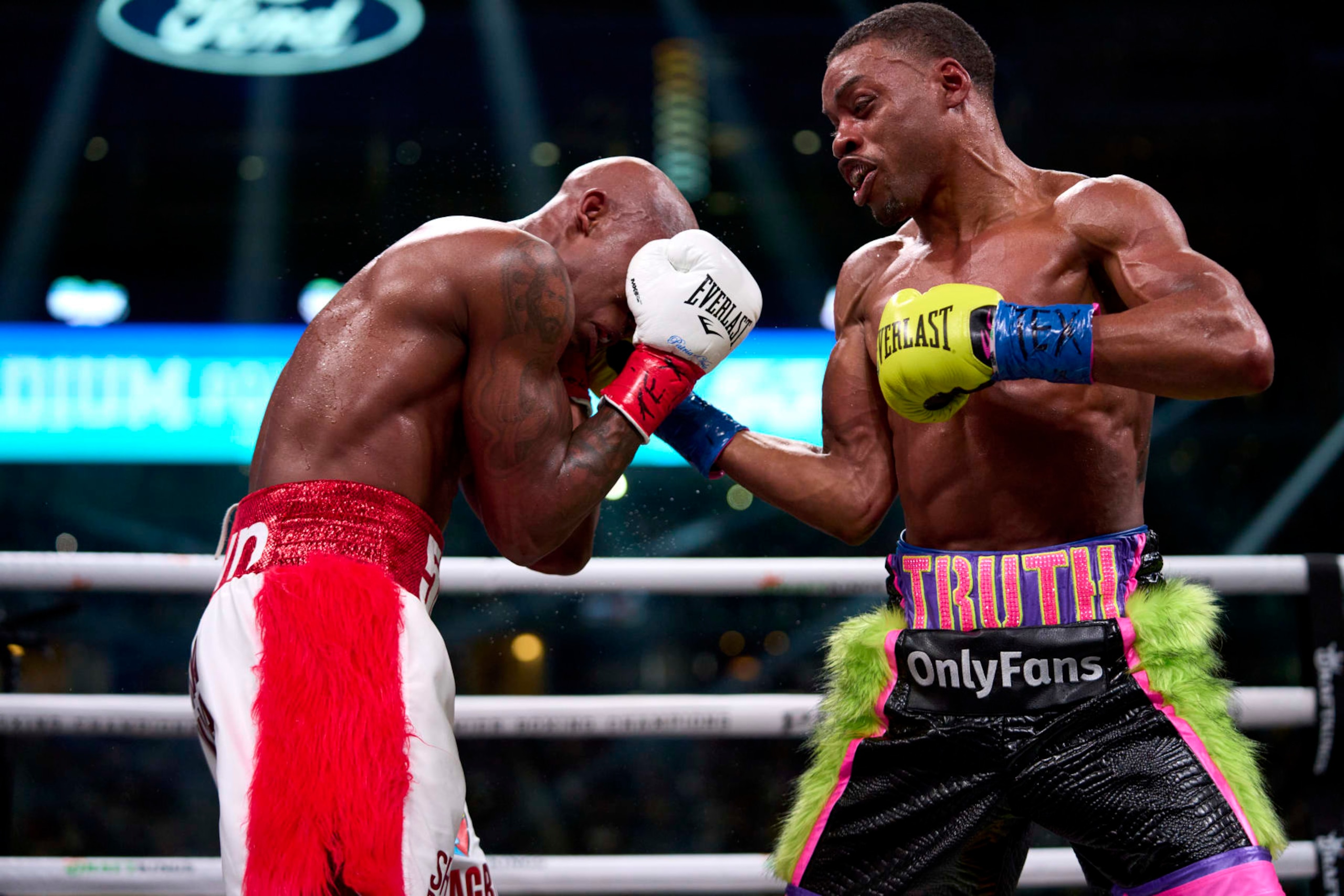 ARLINGTON, TX - APRIL 16: Errol Spence Jr. connects with a punch against Yordenis Ugas at AT&T Stadium on April 16, 2022 in Arlington, Texas. (Photo by Cooper Neill/Getty Images) ARLINGTON, TX - APRIL 16: Errol Spence Jr. connects with a punch against Yordenis Ugas at AT&T Stadium on April 16, 2022 in Arlington, Texas. (Photo by Cooper Neill/Getty Images)