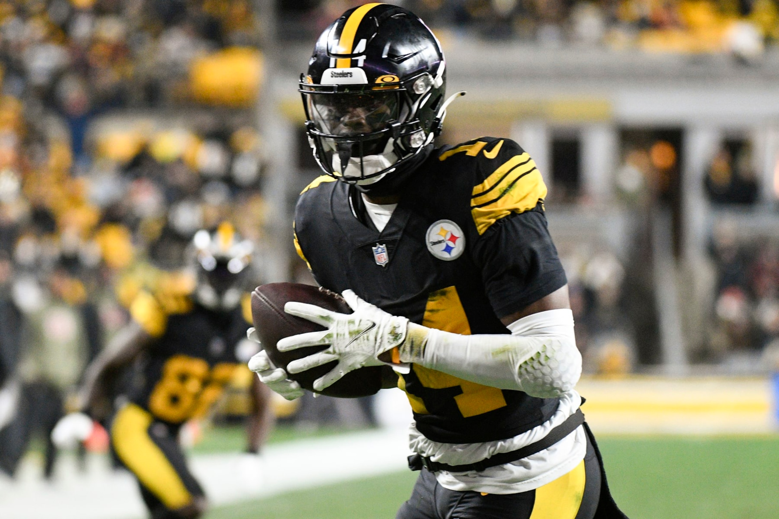 Pittsburgh Steelers wide receiver George Pickens (14) makes a catch and takes it in for a touchdown against the Cincinnati Bengals during the first half of an NFL football game, Sunday, Nov. 20, 2022, in Pittsburgh. (AP Photo/Don Wright) Pittsburgh Steelers wide receiver George Pickens (14) makes a catch and takes it in for a touchdown against the Cincinnati Bengals during the first half of an NFL football game, Sunday, Nov. 20, 2022, in Pittsburgh. (AP Photo/Don Wright)