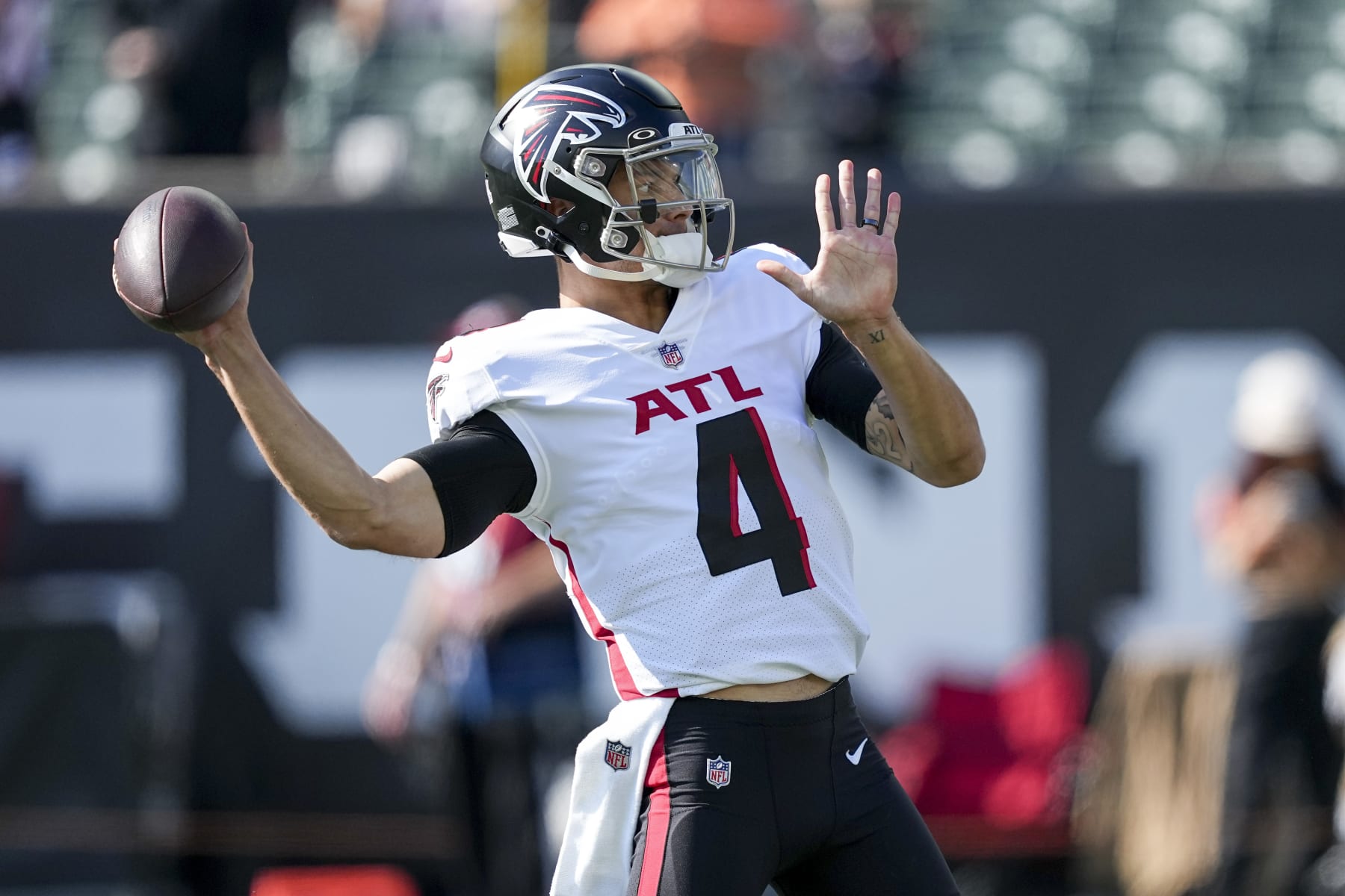 CINCINNATI, OHIO - OCTOBER 23: Desmond Ridder #4 of the Atlanta Falcons warms up before the game against the Cincinnati Bengals at Paycor Stadium on October 23, 2022 in Cincinnati, Ohio. (Photo by Dylan Buell/Getty Images)