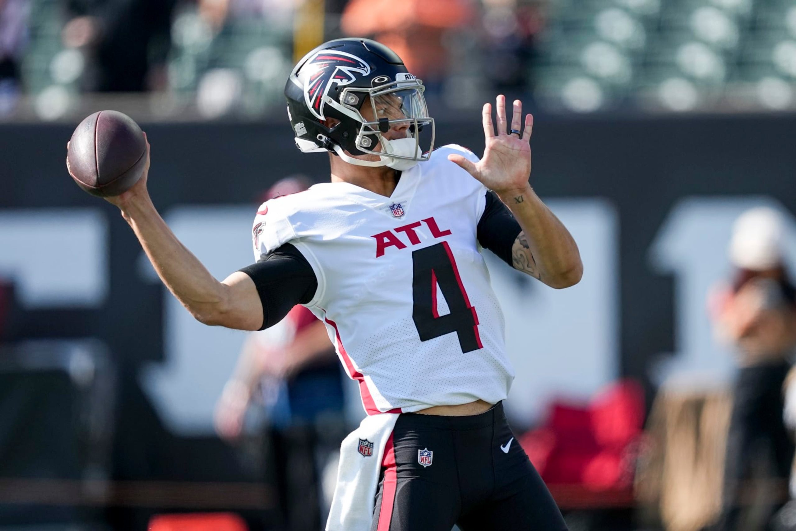 CINCINNATI, OHIO - OCTOBER 23: Desmond Ridder #4 of the Atlanta Falcons warms up before the game against the Cincinnati Bengals at Paycor Stadium on October 23, 2022 in Cincinnati, Ohio. (Photo by Dylan Buell/Getty Images) CINCINNATI, OHIO - OCTOBER 23: Desmond Ridder #4 of the Atlanta Falcons warms up before the game against the Cincinnati Bengals at Paycor Stadium on October 23, 2022 in Cincinnati, Ohio. (Photo by Dylan Buell/Getty Images)