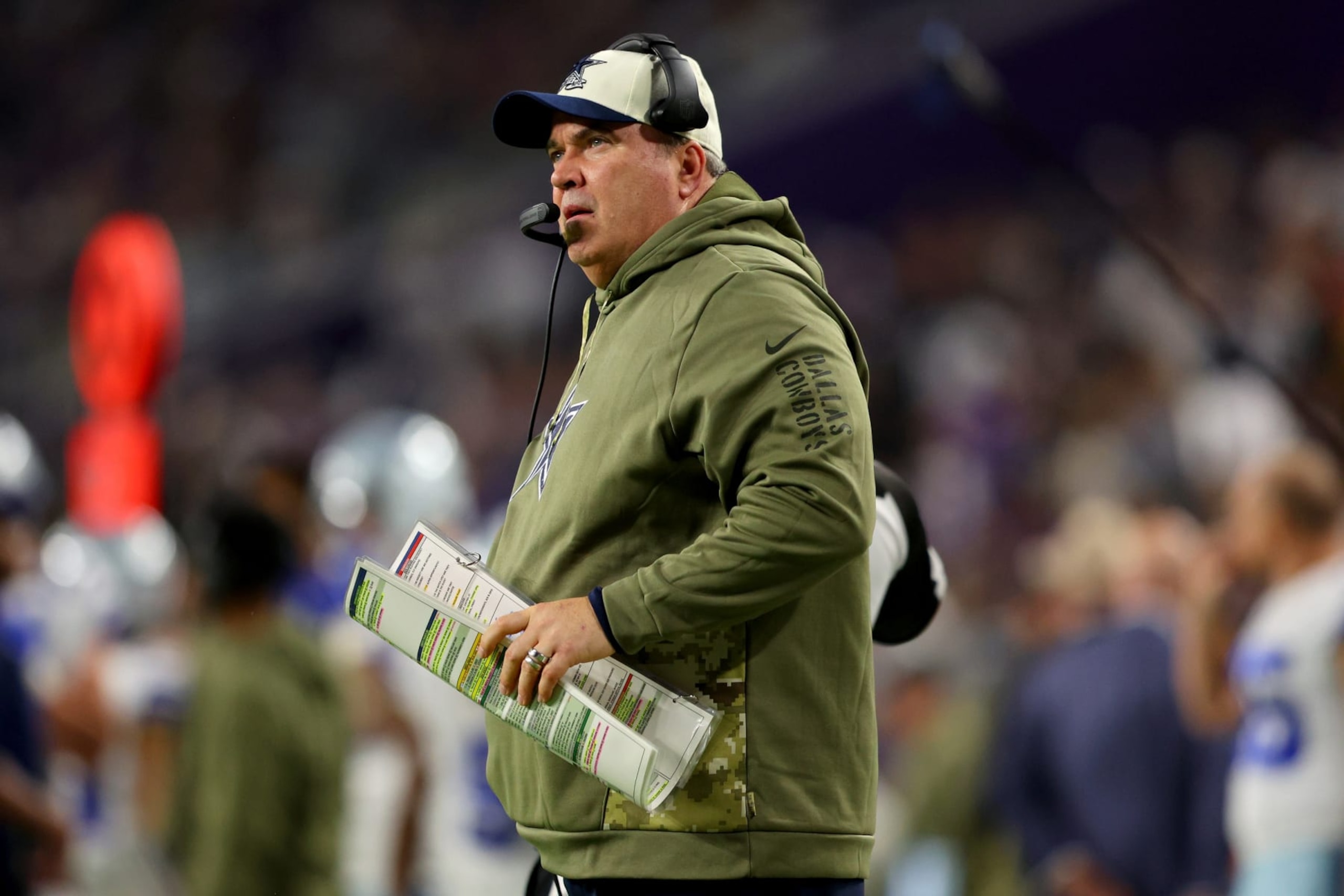 MINNEAPOLIS, MINNESOTA - NOVEMBER 20: ead coach Mike McCarthy of the Dallas Cowboys looks on during the second half against the Minnesota Vikings at U.S. Bank Stadium on November 20, 2022 in Minneapolis, Minnesota. (Photo by Adam Bettcher/Getty Images) MINNEAPOLIS, MINNESOTA - NOVEMBER 20: ead coach Mike McCarthy of the Dallas Cowboys looks on during the second half against the Minnesota Vikings at U.S. Bank Stadium on November 20, 2022 in Minneapolis, Minnesota. (Photo by Adam Bettcher/Getty Images)
