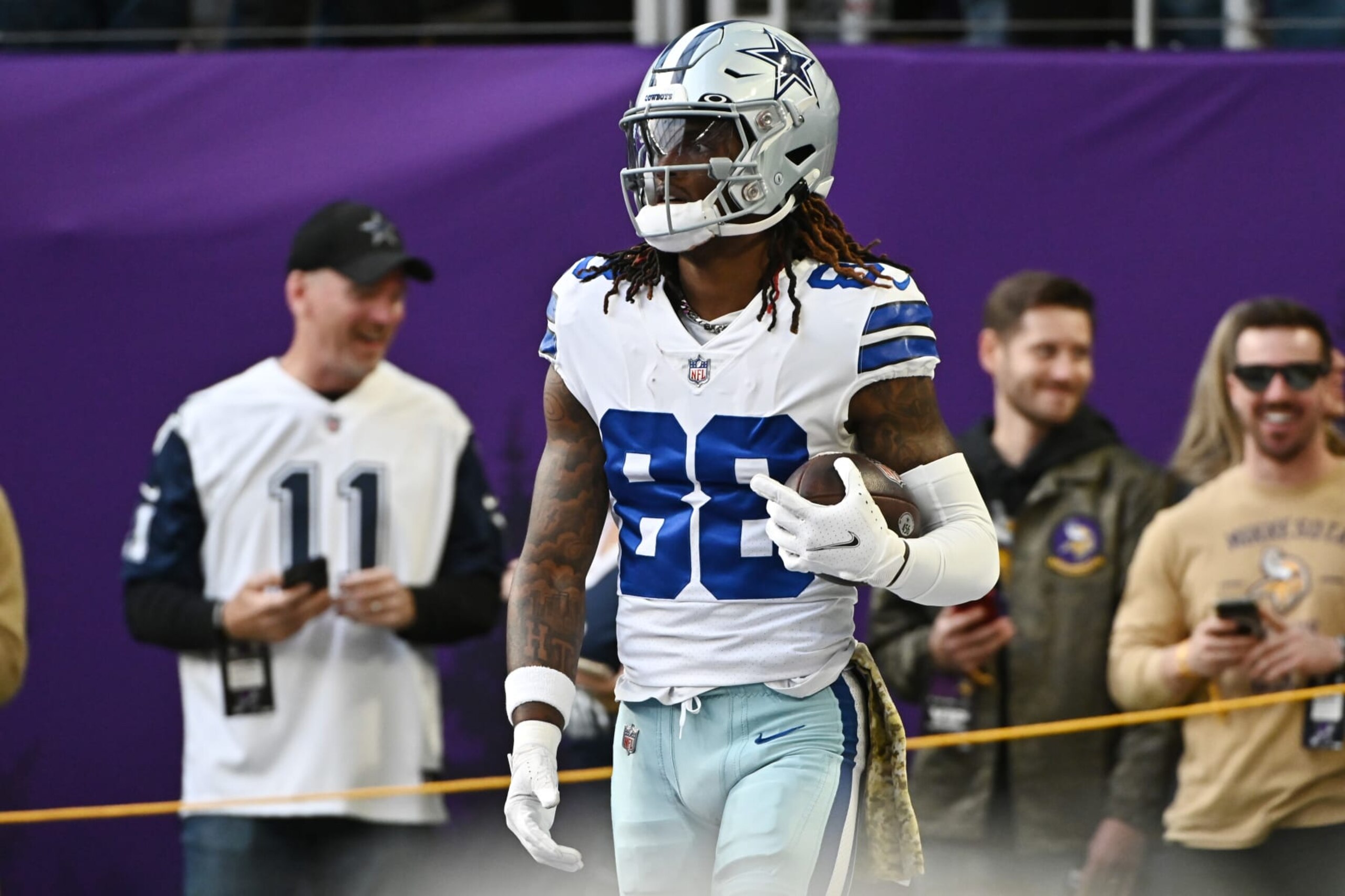 MINNEAPOLIS, MINNESOTA - NOVEMBER 20: CeeDee Lamb #88 of the Dallas Cowboys warms up prior to playing the Minnesota Vikings at U.S. Bank Stadium on November 20, 2022 in Minneapolis, Minnesota. (Photo by Stephen Maturen/Getty Images) MINNEAPOLIS, MINNESOTA - NOVEMBER 20: CeeDee Lamb #88 of the Dallas Cowboys warms up prior to playing the Minnesota Vikings at U.S. Bank Stadium on November 20, 2022 in Minneapolis, Minnesota. (Photo by Stephen Maturen/Getty Images)