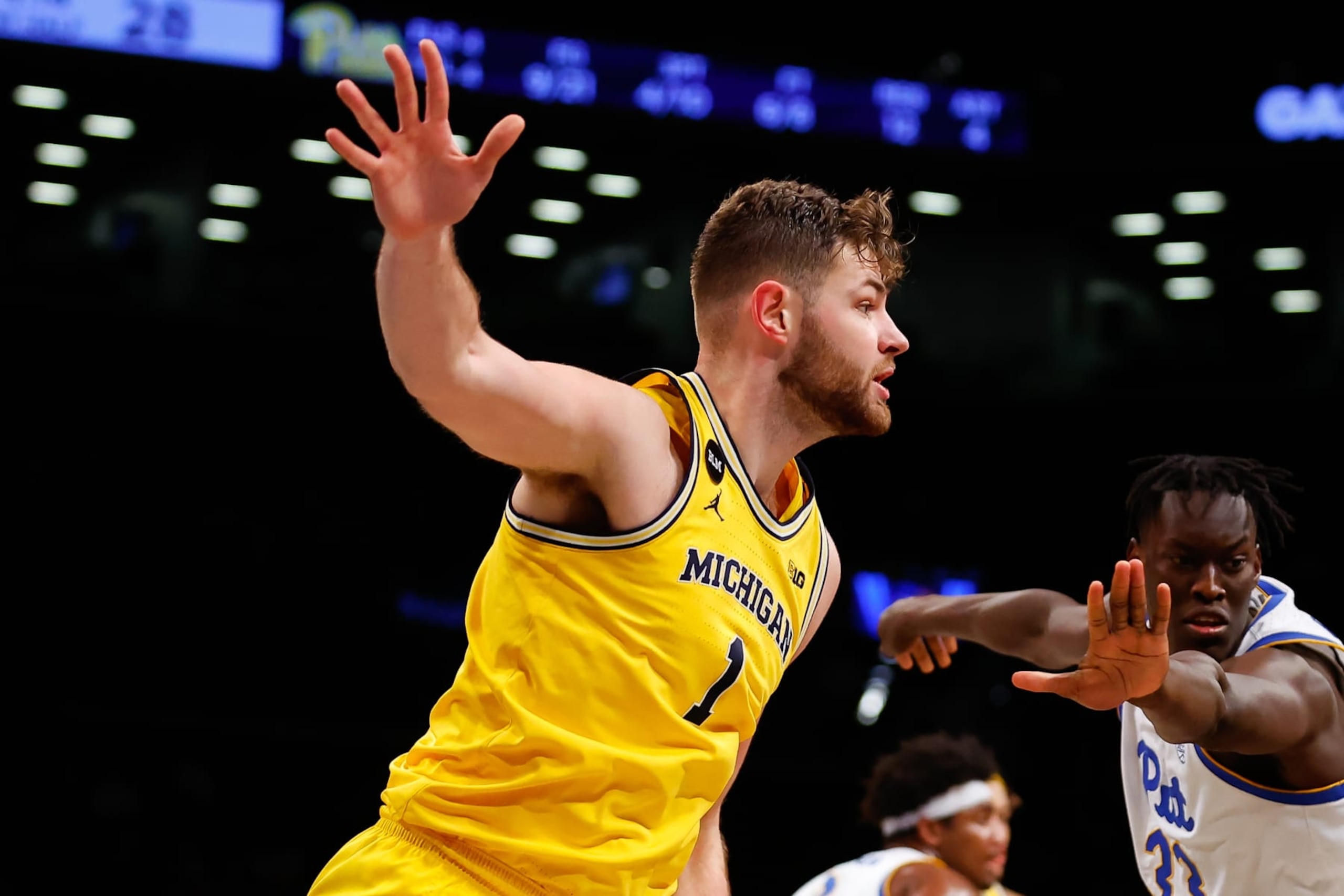 Michigan's Hunter Dickinson Michigan's Hunter Dickinson