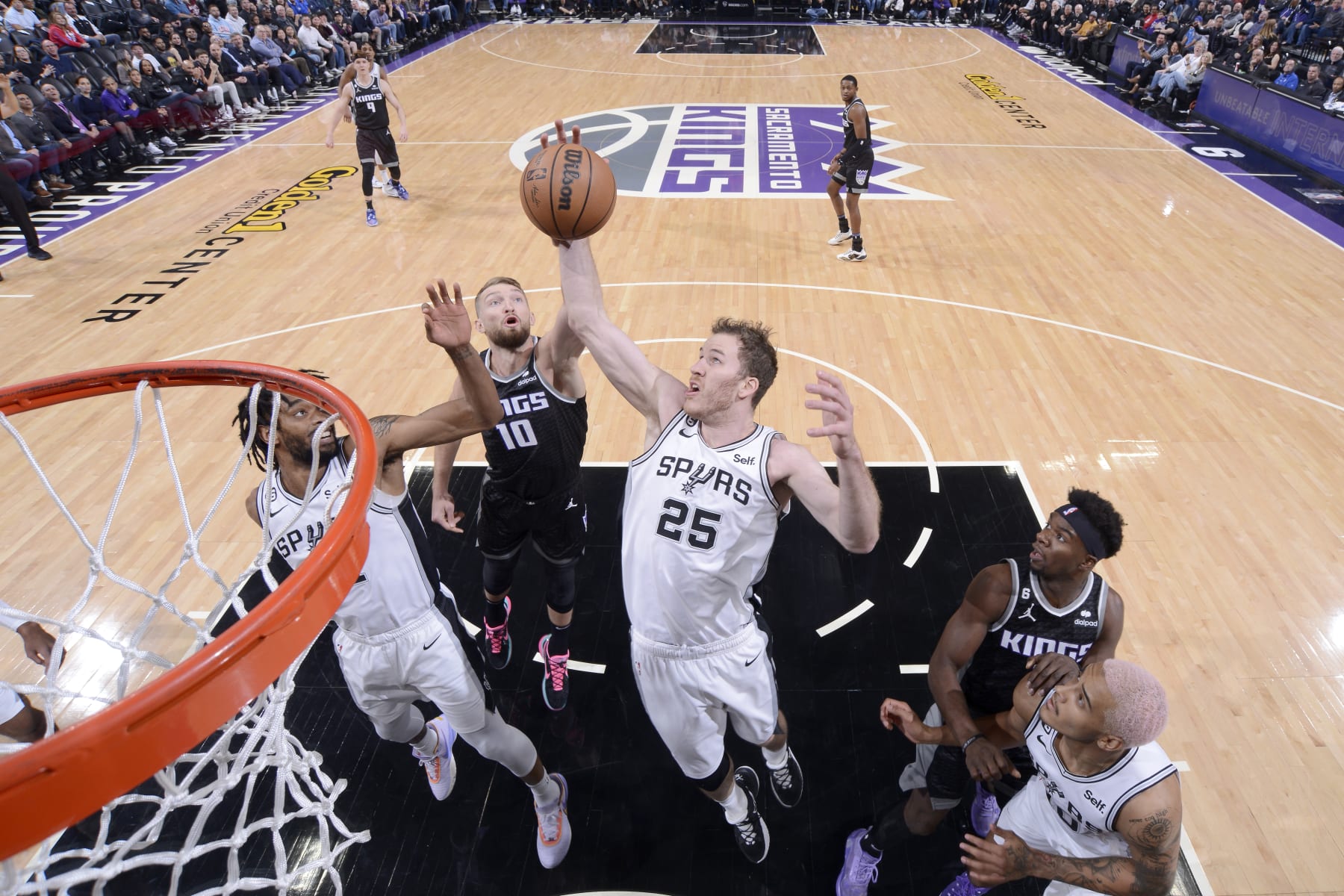 SACRAMENTO, CA - NOVEMBER 17: Jakob Poeltl #25 of the San Antonio Spurs rebounds the ball during the game against the Sacramento Kings on November 17, 2022 at Golden 1 Center in Sacramento, California. NOTE TO USER: User expressly acknowledges and agrees that, by downloading and or using this Photograph, user is consenting to the terms and conditions of the Getty Images License Agreement. Mandatory Copyright Notice: Copyright 2022 NBAE (Photo by Rocky Widner/NBAE via Getty Images)