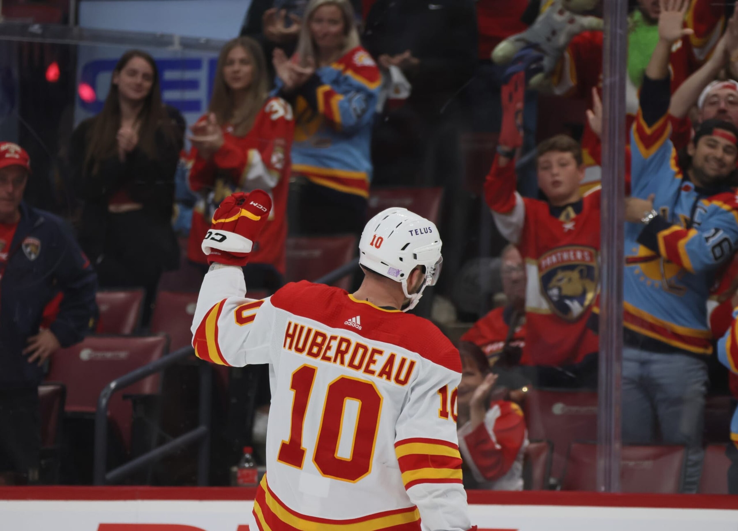 SUNRISE, FLORIDA - NOVEMBER 19: Jonathan Huberdeau #10 of the Calgary Flames acknowledges the fans applause during the first period against the Florida Panthers at FLA Live Arena on November 19, 2022 in Sunrise, Florida. (Photo by Bruce Bennett/Getty Images) SUNRISE, FLORIDA - NOVEMBER 19: Jonathan Huberdeau #10 of the Calgary Flames acknowledges the fans applause during the first period against the Florida Panthers at FLA Live Arena on November 19, 2022 in Sunrise, Florida. (Photo by Bruce Bennett/Getty Images)
