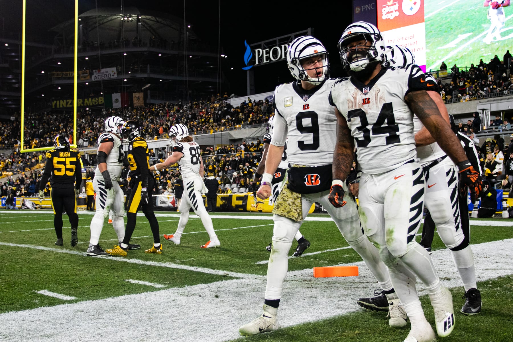 PITTSBURGH, PA - NOVEMBER 20: Cincinnati Bengals quarterback Joe Burrow (9) celebrates with Cincinnati Bengals running back Samaje Perine (34) after a touchdown during the national football league game between the Cincinnati Bengals and the Pittsburgh Steelers on November 20, 2022 at Acrisure Stadium in Pittsburgh, PA. (Photo by Mark Alberti/Icon Sportswire via Getty Images)