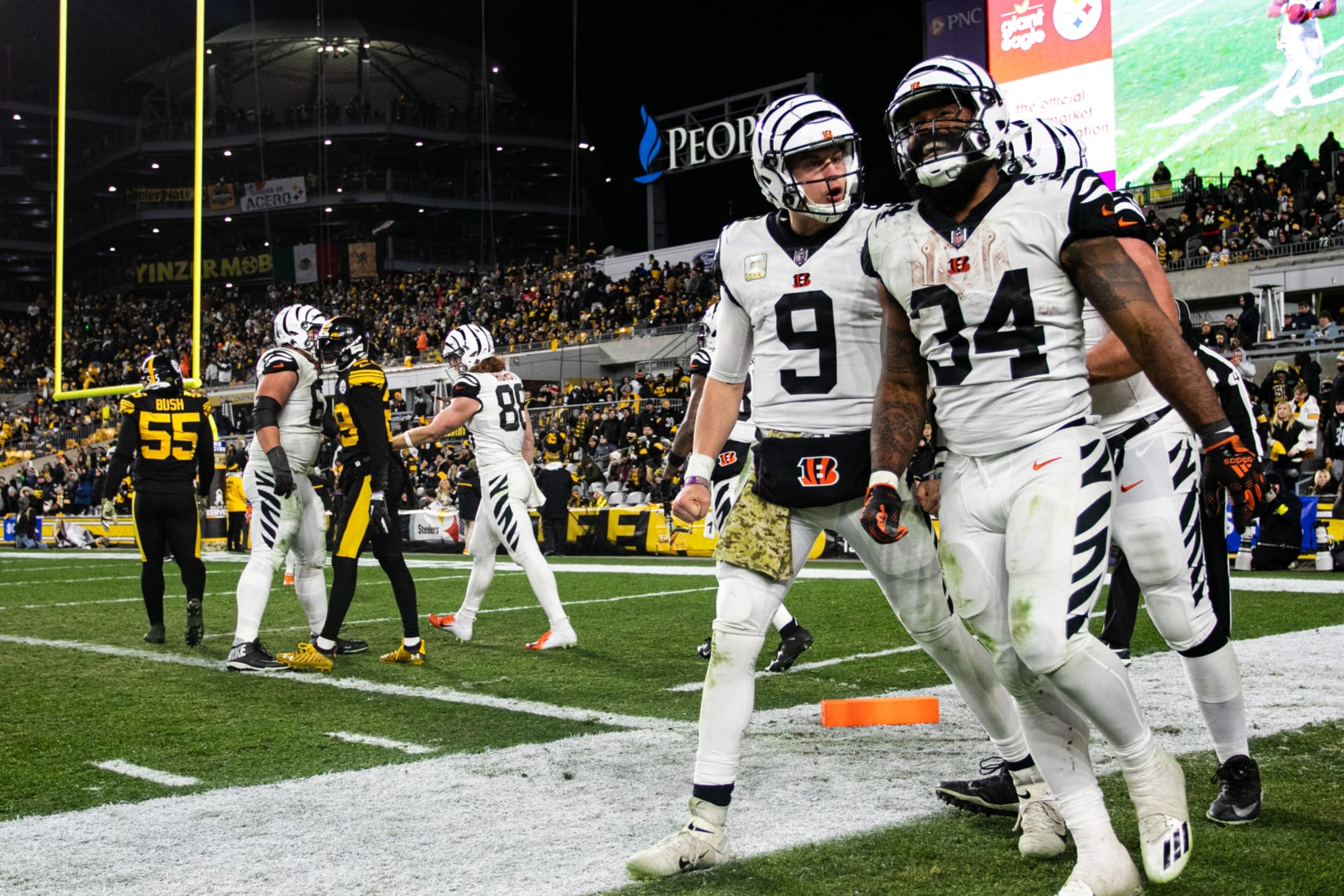 PITTSBURGH, PA - NOVEMBER 20: Cincinnati Bengals quarterback Joe Burrow (9) celebrates with Cincinnati Bengals running back Samaje Perine (34) after a touchdown during the national football league game between the Cincinnati Bengals and the Pittsburgh Steelers on November 20, 2022 at Acrisure Stadium in Pittsburgh, PA. (Photo by Mark Alberti/Icon Sportswire via Getty Images)