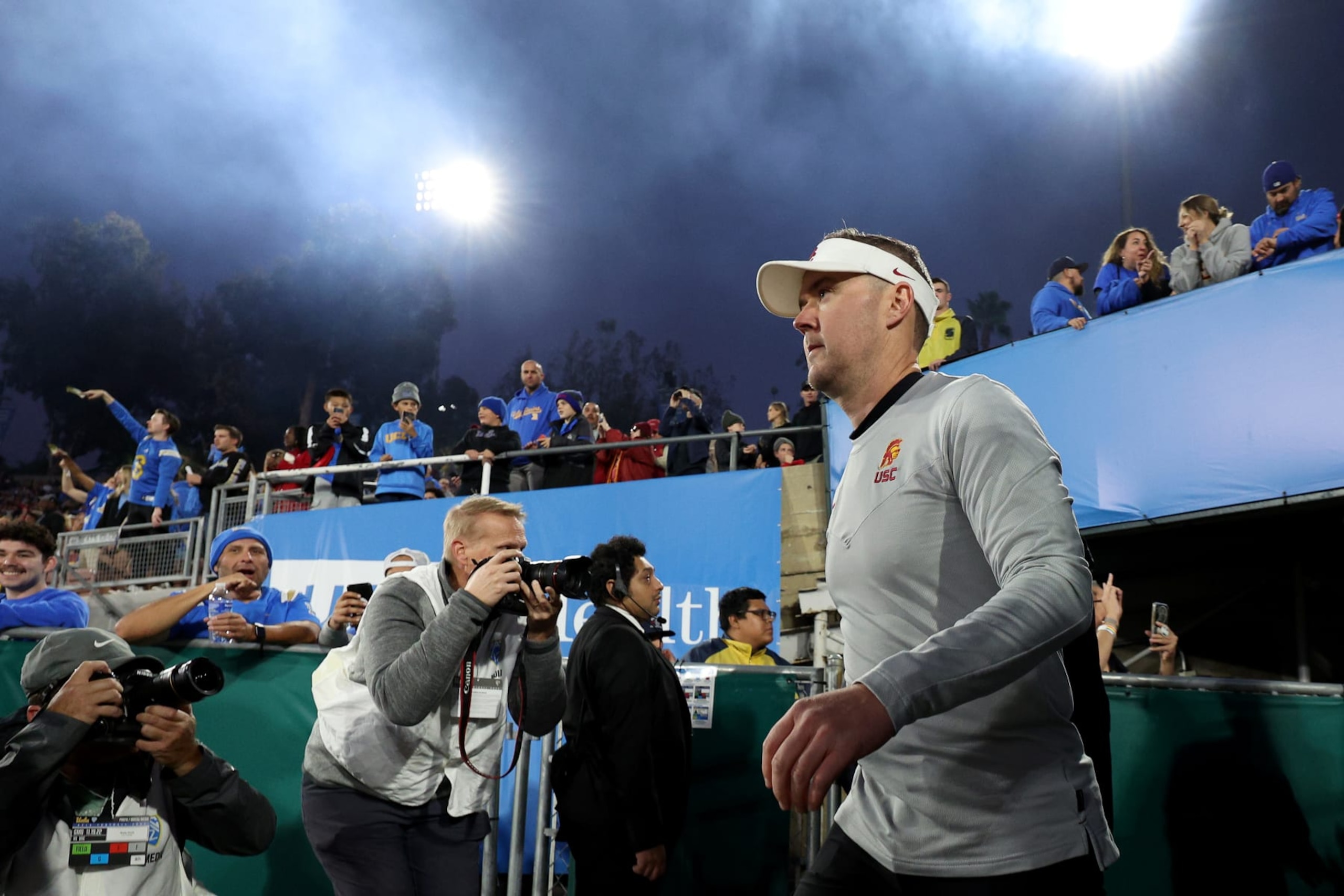 PASADENA, CALIFORNIA - NOVEMBER 19: Head coach Lincoln Riley of the USC Trojans runs out of the tunnel prior to the game against the UCLA Bruins at Rose Bowl on November 19, 2022 in Pasadena, California. (Photo by Harry How/Getty Images)