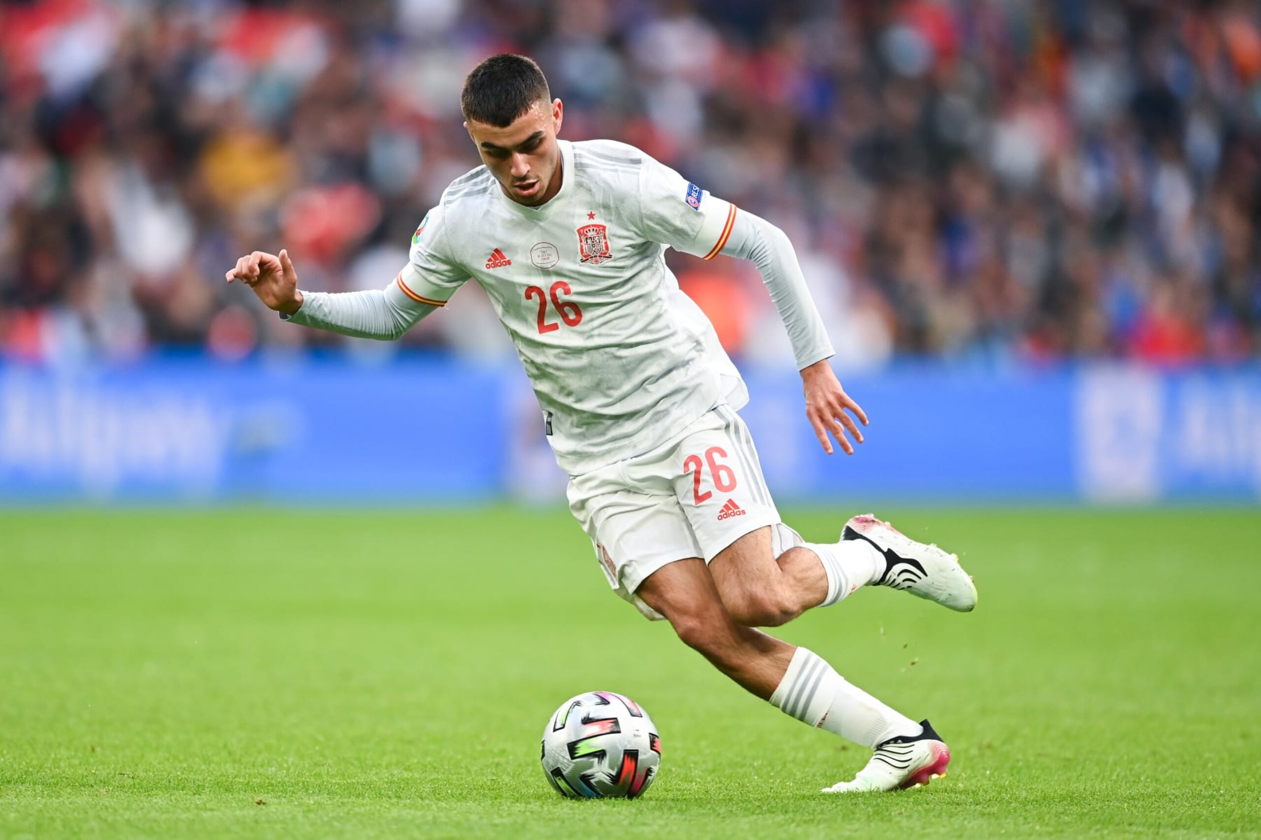 LONDON, ENGLAND - JULY 06: Pedri of Spain runs with the ball during the UEFA Euro 2020 Championship Semi-final match between Italy and Spain at Wembley Stadium on July 06, 2021 in London, England. (Photo by Shaun Botterill - UEFA/UEFA via Getty Images)