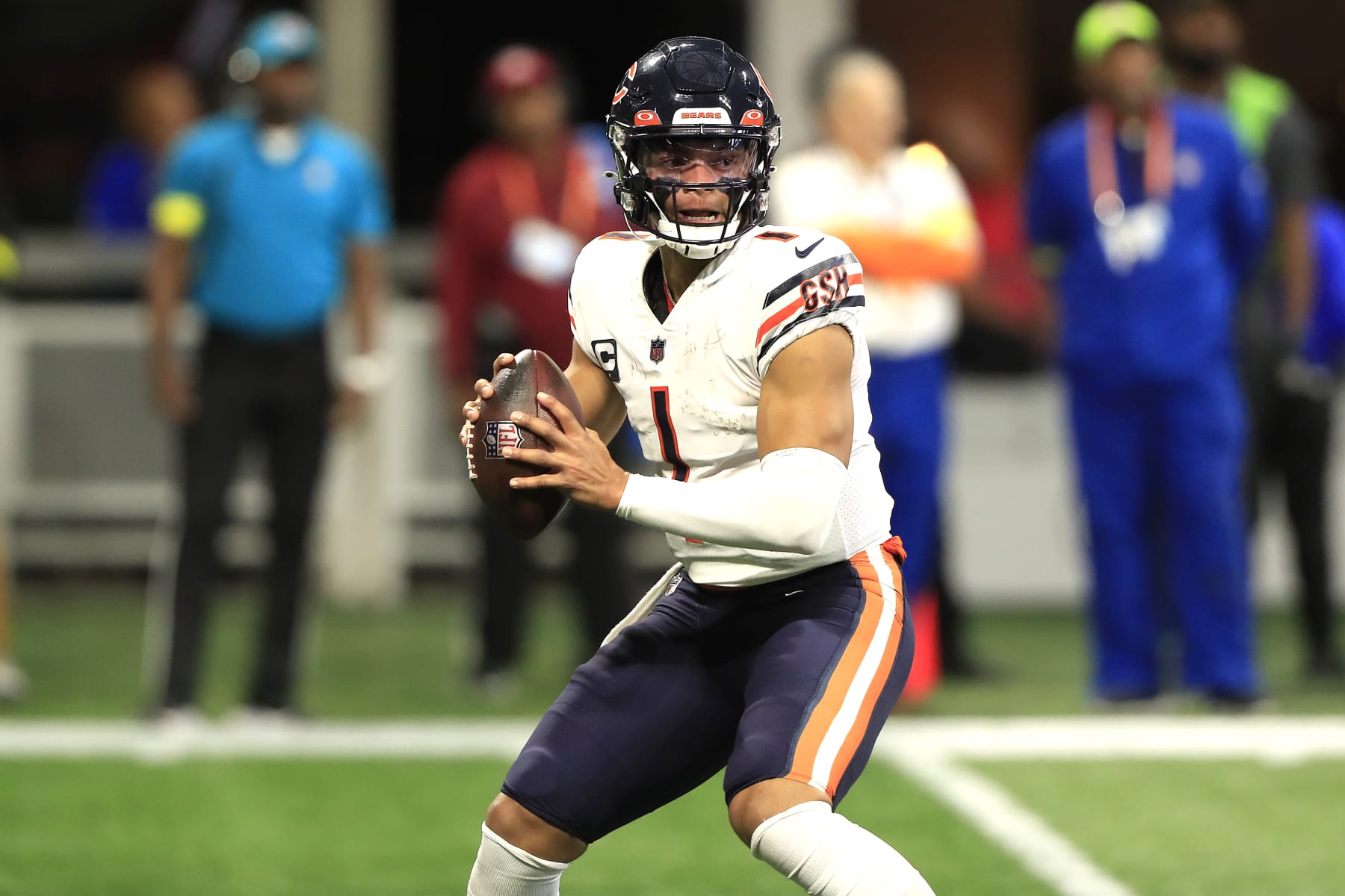 ATLANTA, GA - NOVEMBER 20: Chicago Bears quarterback Justin Fields (1) drops back to pass during the Sunday afternoon NFL game between the Chicago Bears and the Atlanta Falcons on November 20, 2022 at Mercedes-Benz Stadium in Atlanta, Georgia.  (Photo by David J. Griffin/Icon Sportswire via Getty Images)