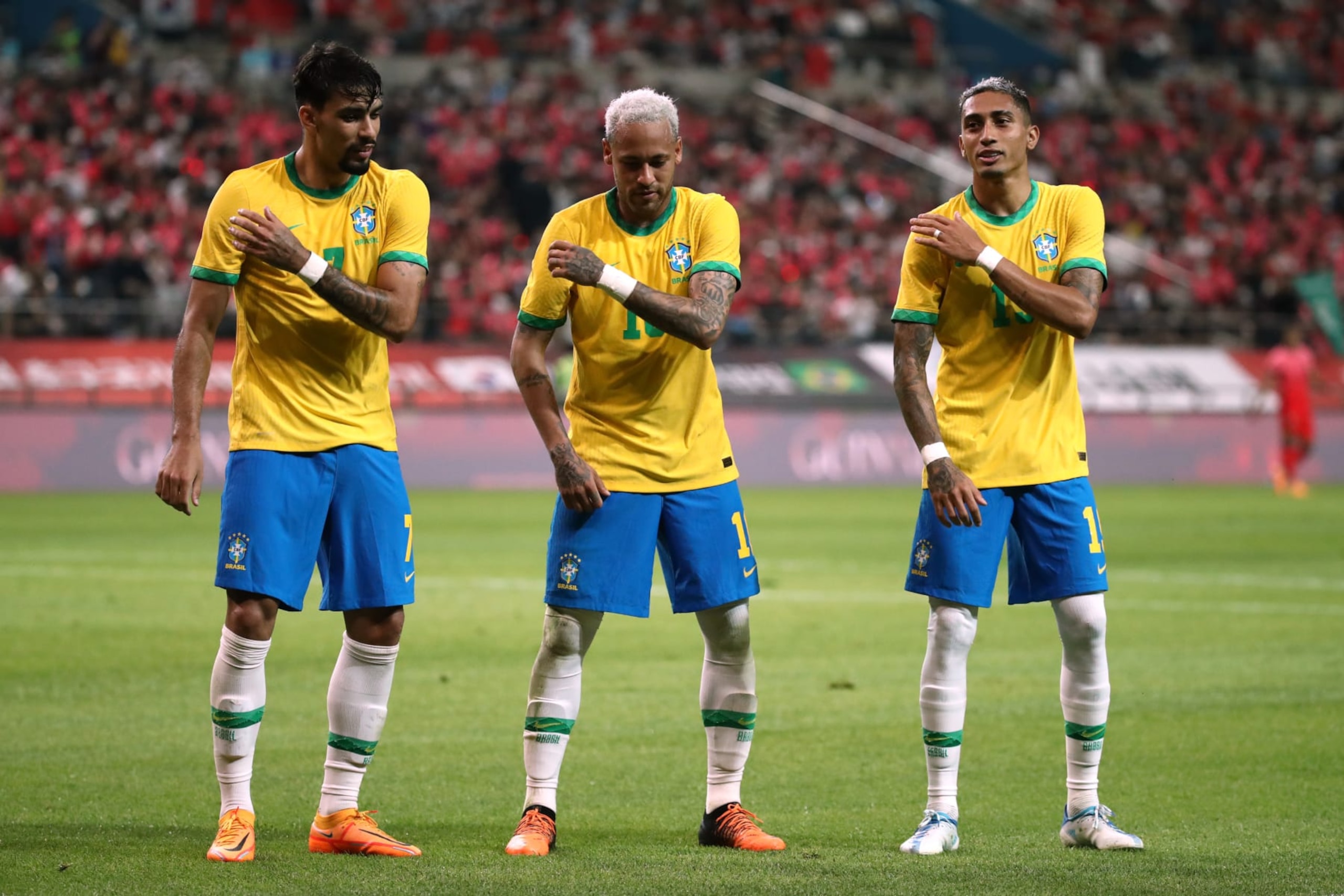 SEOUL, SOUTH KOREA - JUNE 02: Neymar Jr. of Brazil celebrates scoring his side's second goal with his teammates Lucas Paqueta (L) and Raphinha (R) during the international friendly match between South Korea and Brazil at Seoul World Cup Stadium on June 2, 2022 in Seoul, South Korea. (Photo by Chung Sung-Jun/Getty Images)