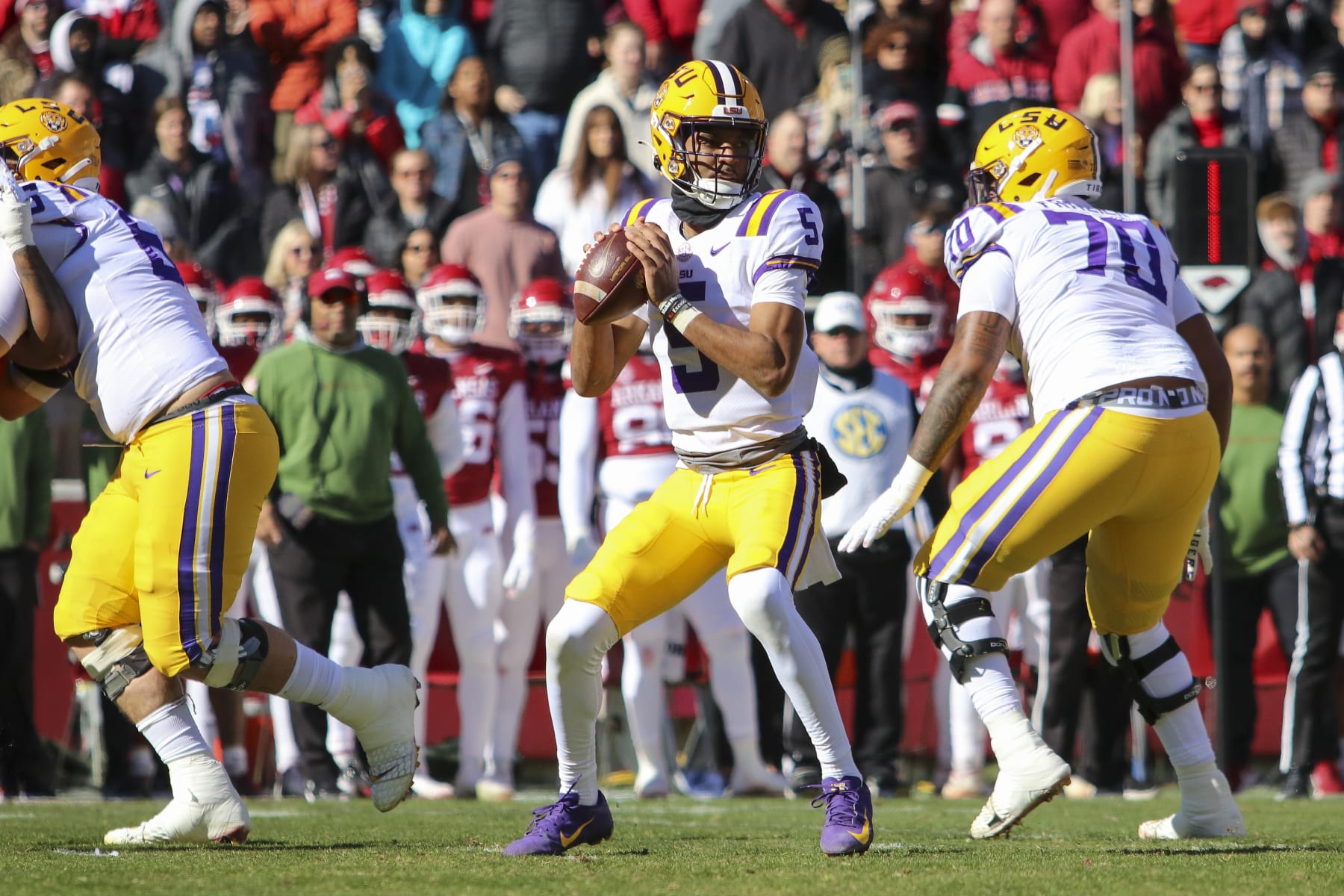 FAYETTEVILLE, AR - NOVEMBER 12: LSU Tigers quarterback Jayden Daniels (5) drops back to pass during the college football game between the LSU Tigers and Arkansas Razorbacks on November 12, 2022 at Donald W. Reynolds Razorback Stadium in Fayetteville, Arkansas. (Photo by Andy Altenburger/Icon Sportswire via Getty Images)