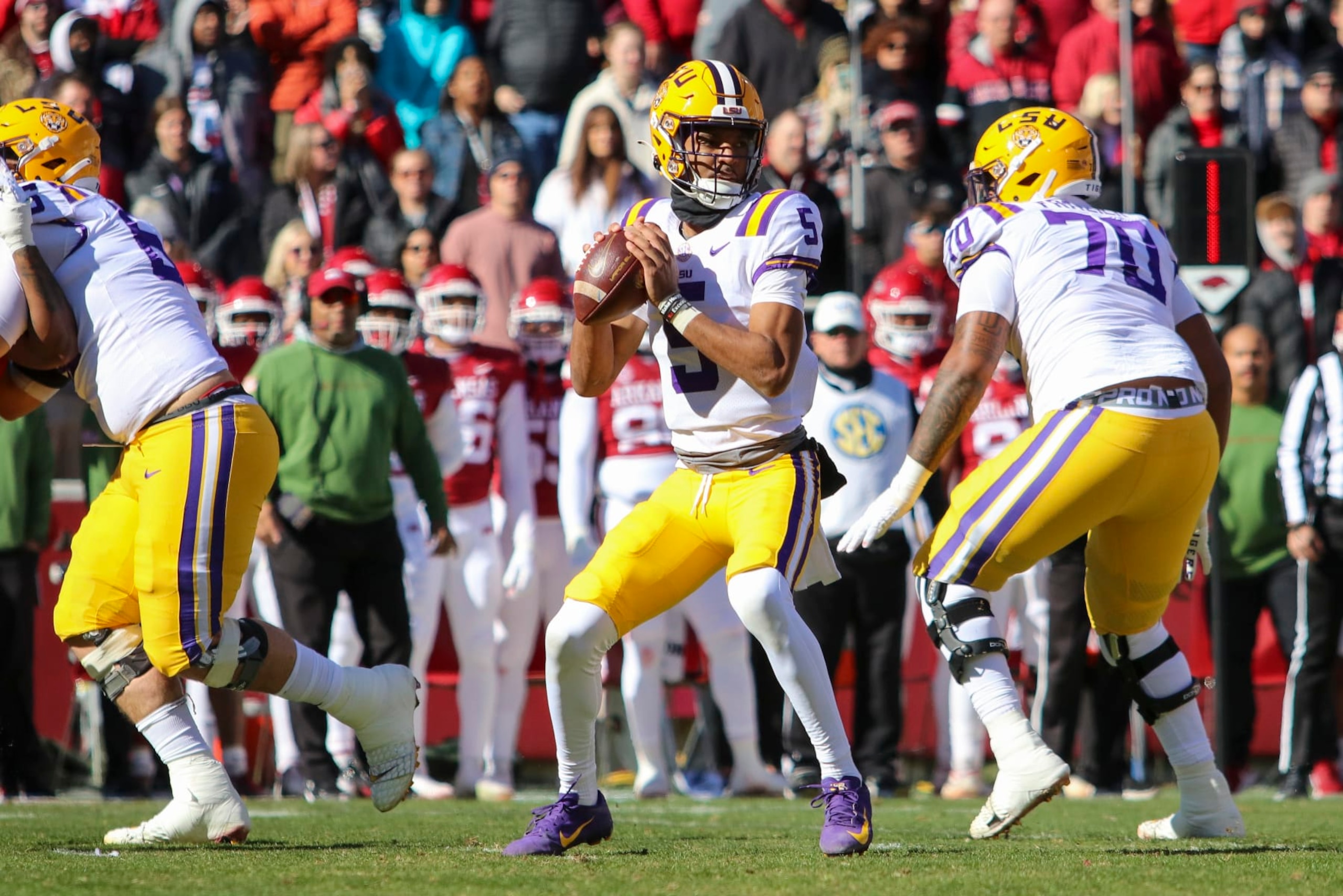 FAYETTEVILLE, AR - NOVEMBER 12: LSU Tigers quarterback Jayden Daniels (5) drops back to pass during the college football game between the LSU Tigers and Arkansas Razorbacks on November 12, 2022 at Donald W. Reynolds Razorback Stadium in Fayetteville, Arkansas. (Photo by Andy Altenburger/Icon Sportswire via Getty Images)
