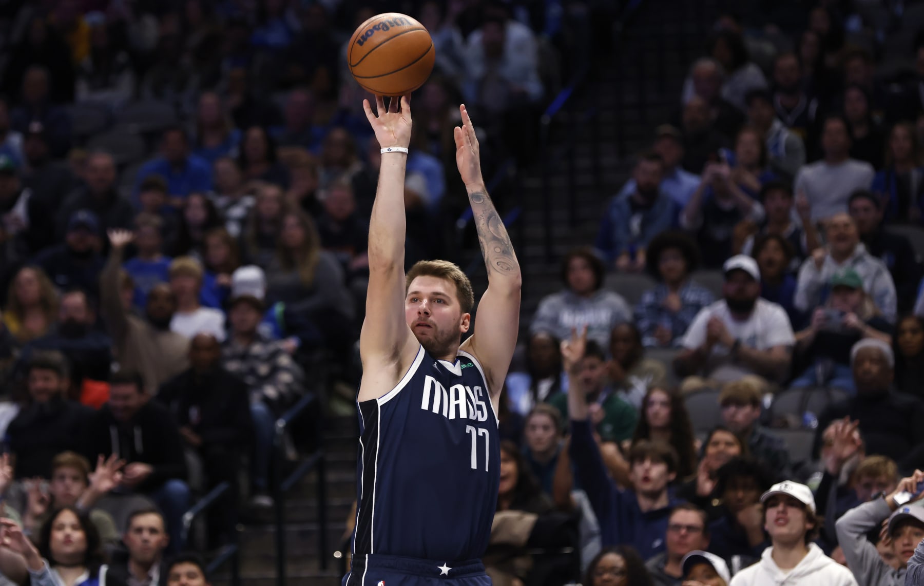 DALLAS, TX - NOVEMBER 20: Luka Doncic #77 of the Dallas Mavericks shoots the ball against the Denver Nuggets in the second half at American Airlines Center on November 20, 2022 in Dallas, Texas. The Nuggets won 98-97. NOTE TO USER: User expressly acknowledges and agrees that, by downloading and or using this photograph, User is consenting to the terms and conditions of the Getty Images License Agreement. (Photo by Ron Jenkins/Getty Images)