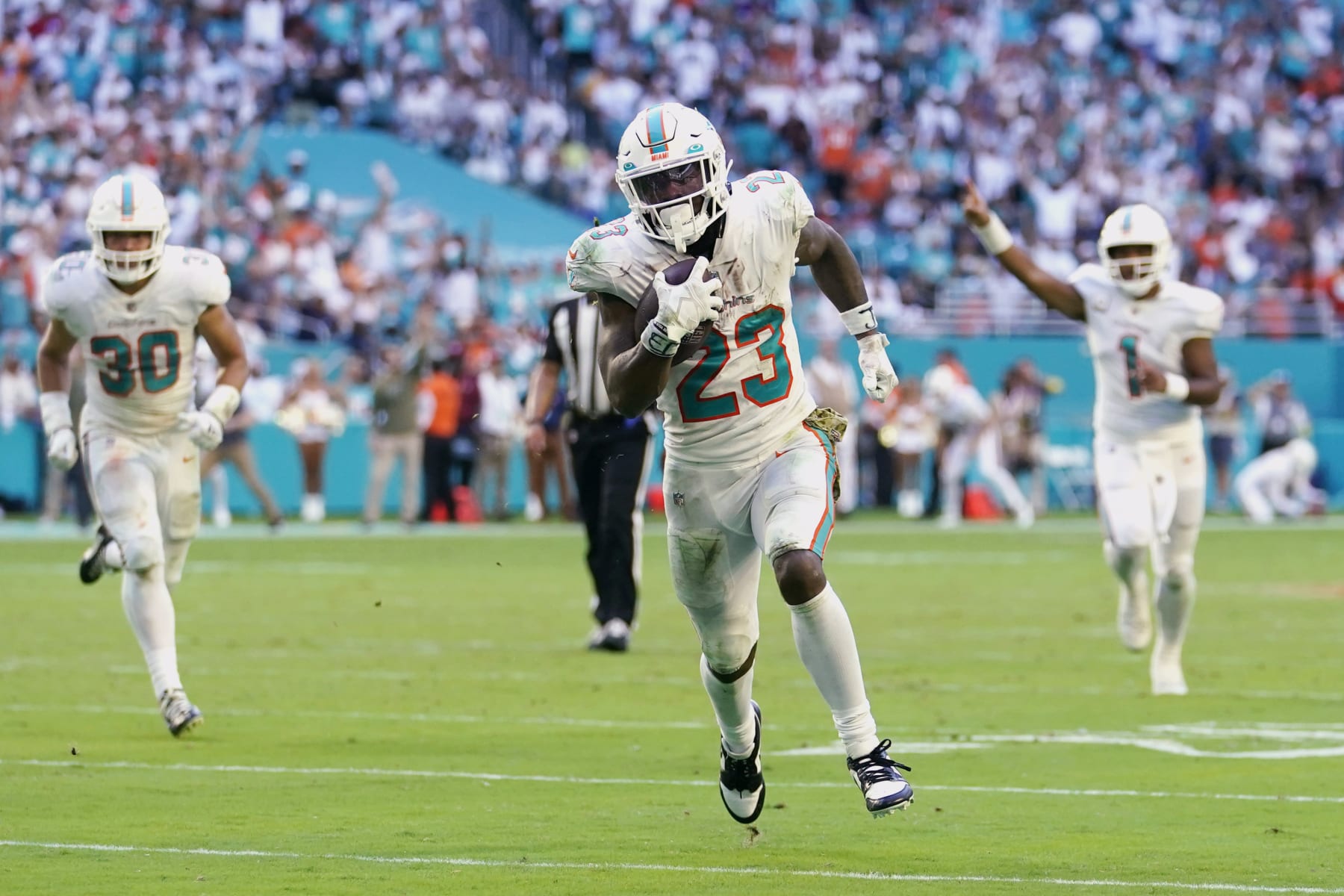 Miami Dolphins running back Jeff Wilson Jr. (23) runs for a touchdown during the second half of an NFL football game against the Cleveland Browns, Sunday, Nov. 13, 2022, in Miami Gardens, Fla. (AP Photo/Lynne Sladky)