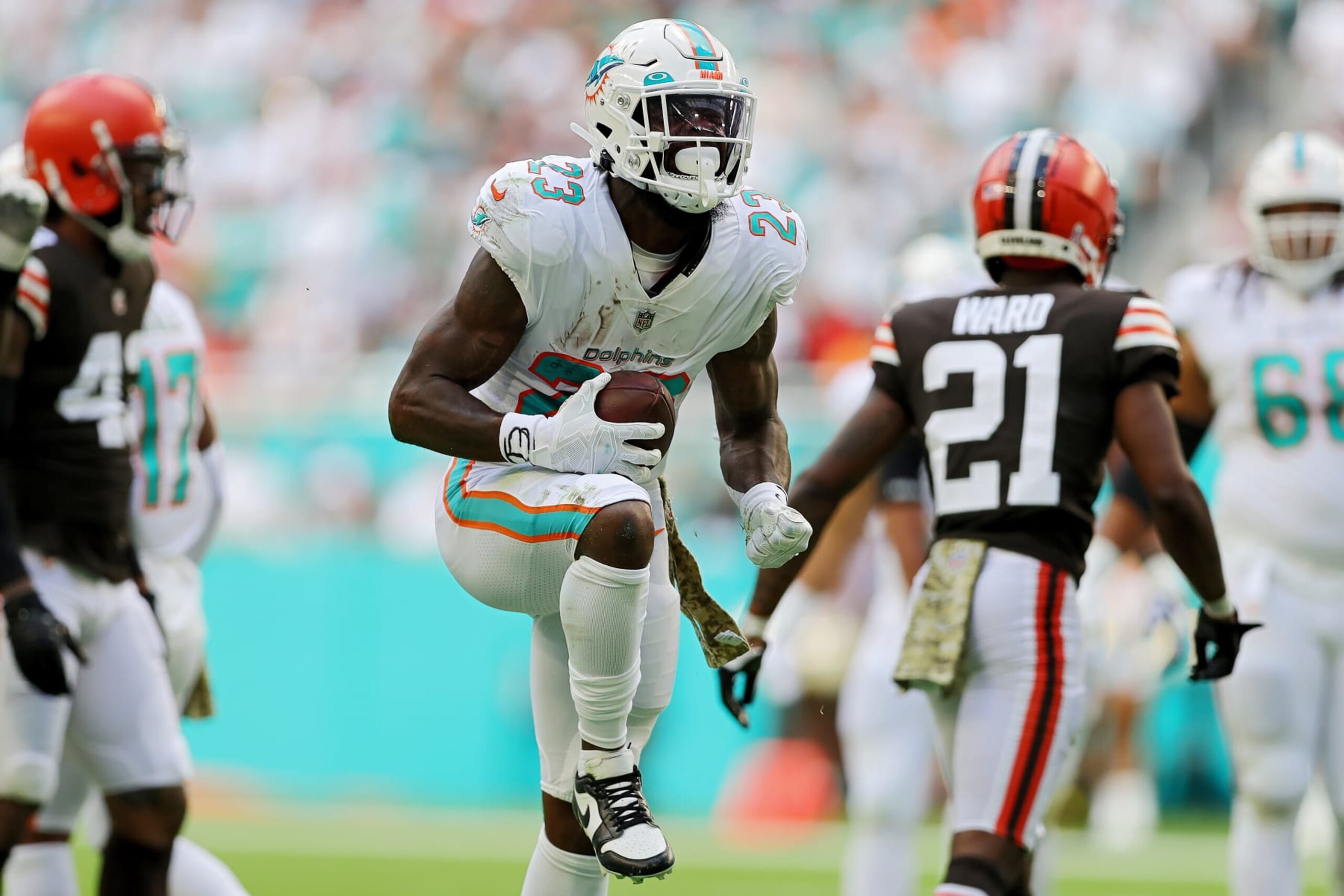 MIAMI GARDENS, FLORIDA - NOVEMBER 13: Jeff Wilson Jr. #23 of the Miami Dolphins reacts after a first down run in the first quarter of the game against the Cleveland Browns at Hard Rock Stadium on November 13, 2022 in Miami Gardens, Florida. (Photo by Megan Briggs/Getty Images) MIAMI GARDENS, FLORIDA - NOVEMBER 13: Jeff Wilson Jr. #23 of the Miami Dolphins reacts after a first down run in the first quarter of the game against the Cleveland Browns at Hard Rock Stadium on November 13, 2022 in Miami Gardens, Florida. (Photo by Megan Briggs/Getty Images)