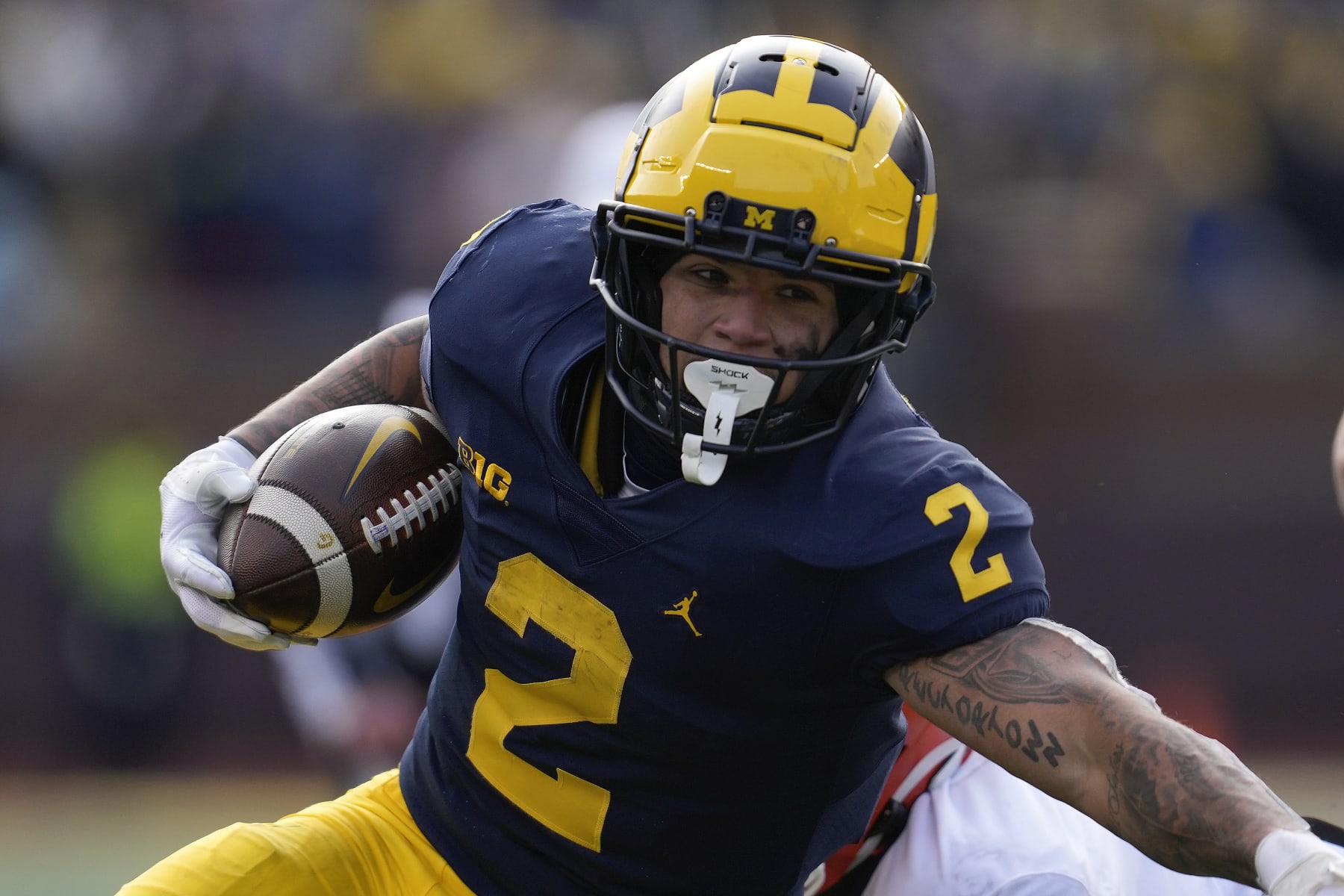 Michigan running back Blake Corum (2) runs the ball against Illinois in the first half of an NCAA college football game in Ann Arbor, Mich., Saturday, Nov. 19, 2022. (AP Photo/Paul Sancya)