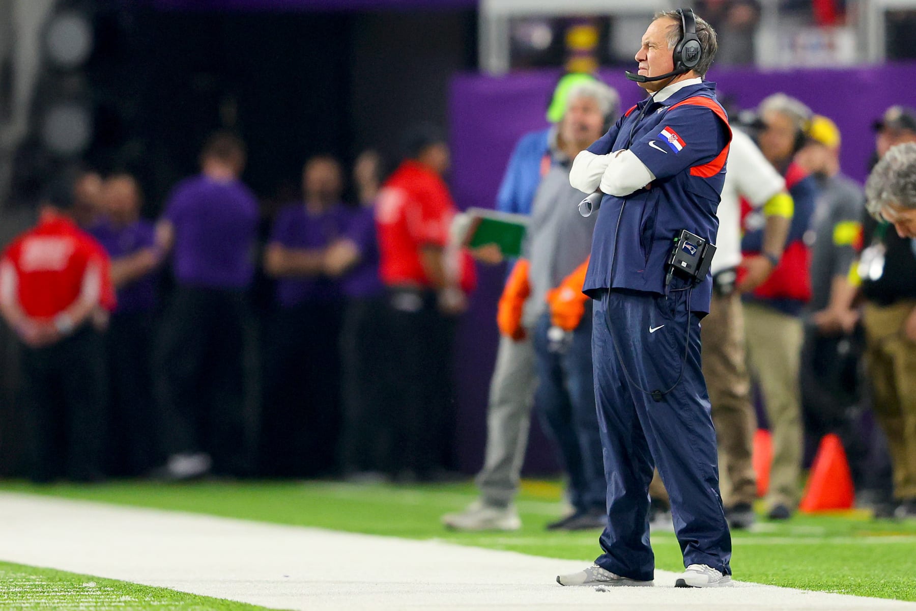 MINNEAPOLIS, MINNESOTA - NOVEMBER 24: ead coach Bill Belichick of the New England Patriots looks on during the first half against the Minnesota Vikings at U.S. Bank Stadium on November 24, 2022 in Minneapolis, Minnesota. (Photo by Adam Bettcher/Getty Images)