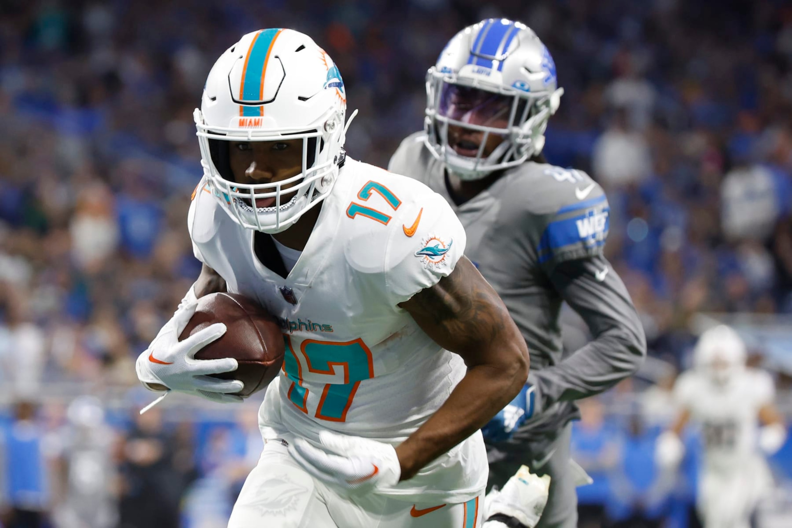 DETROIT, MICHIGAN - OCTOBER 30: Jaylen Waddle #17 of the Miami Dolphins catches a pass for a touchdown against AJ Parker #41 of the Detroit Lions at Ford Field on October 30, 2022 in Detroit, Michigan. (Photo by Leon Halip/Getty Images)
