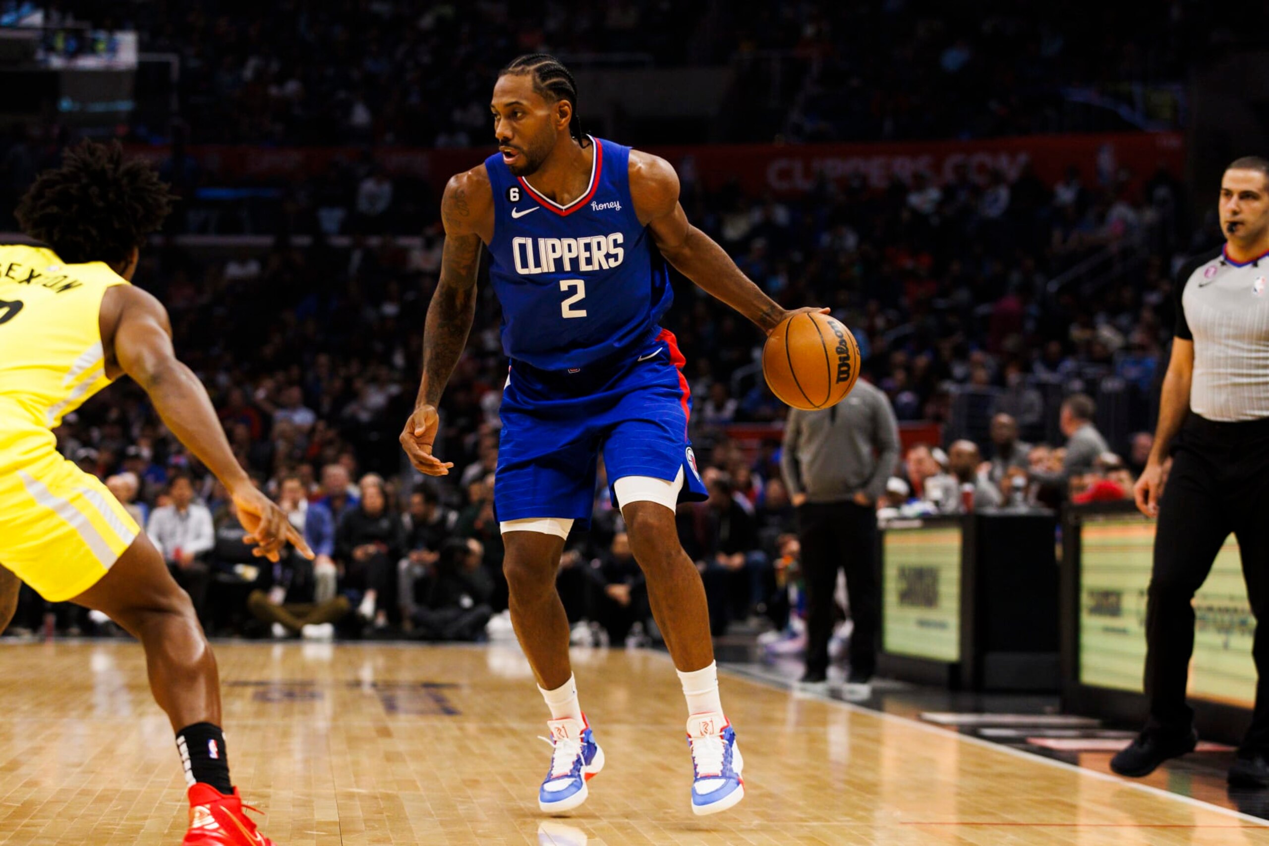 LOS ANGELES, CA - NOVEMBER 21: LA Clippers forward Kawhi Leonard (2) dribbles the ball during an NBA basketball game between the Utah Jazz and the LA Clippers on November 21, 2022 at Crypto.com Arena in Los Angeles, CA. (Photo by Ric Tapia/Icon Sportswire via Getty Images)