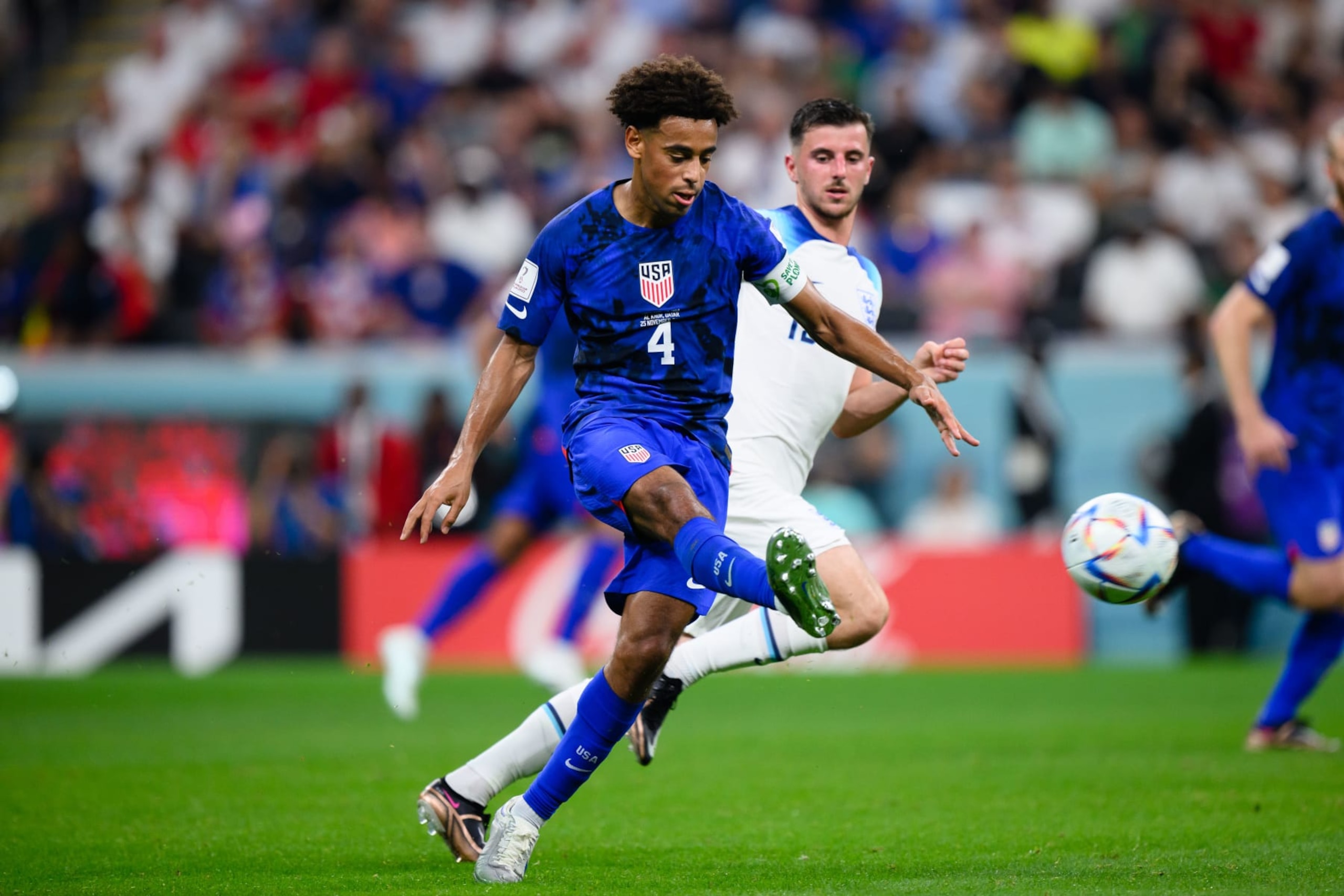 AL KHOR, QATAR - NOVEMBER 25: Tyler Adams of USA (L) battles for possession with Mason Mount of England (R) during the FIFA World Cup Qatar 2022 Group B match between England and USA at Al Bayt Stadium on November 25, 2022 in Al Khor, Qatar. (Photo by Markus Gilliar - GES Sportfoto/Getty Images) AL KHOR, QATAR - NOVEMBER 25: Tyler Adams of USA (L) battles for possession with Mason Mount of England (R) during the FIFA World Cup Qatar 2022 Group B match between England and USA at Al Bayt Stadium on November 25, 2022 in Al Khor, Qatar. (Photo by Markus Gilliar - GES Sportfoto/Getty Images)