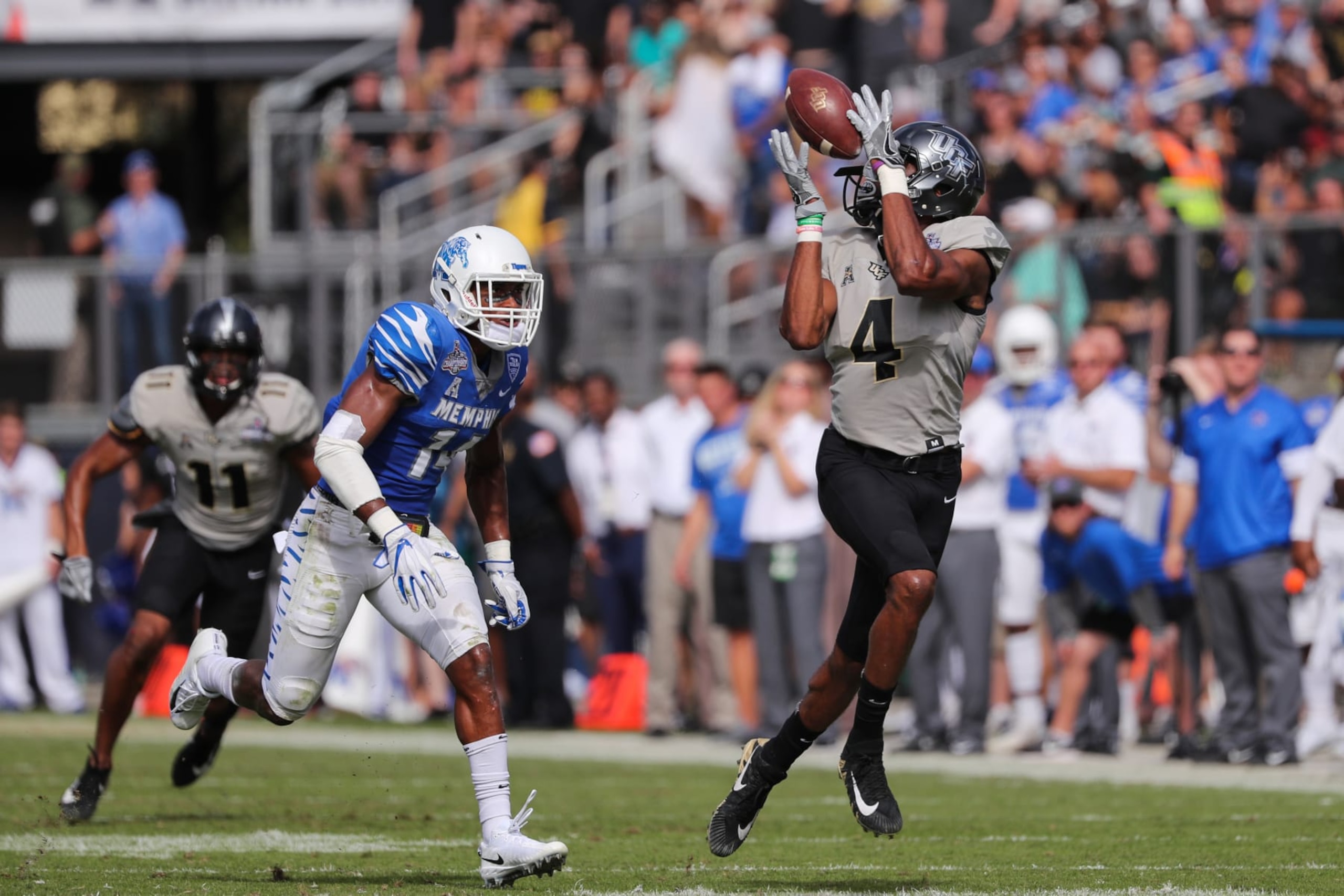 ORLANDO, FL - DECEMBER 02: UCF Knights wide receiver Tre'Quan Smith (4) catches a ball during the AAC Championship game between the UCF Knights and the Memphis Tigers on December 2, 2017 at Spectrum stadium in Orlando, FL. (Photo by Joe Petro/Icon Sportswire via Getty Images)